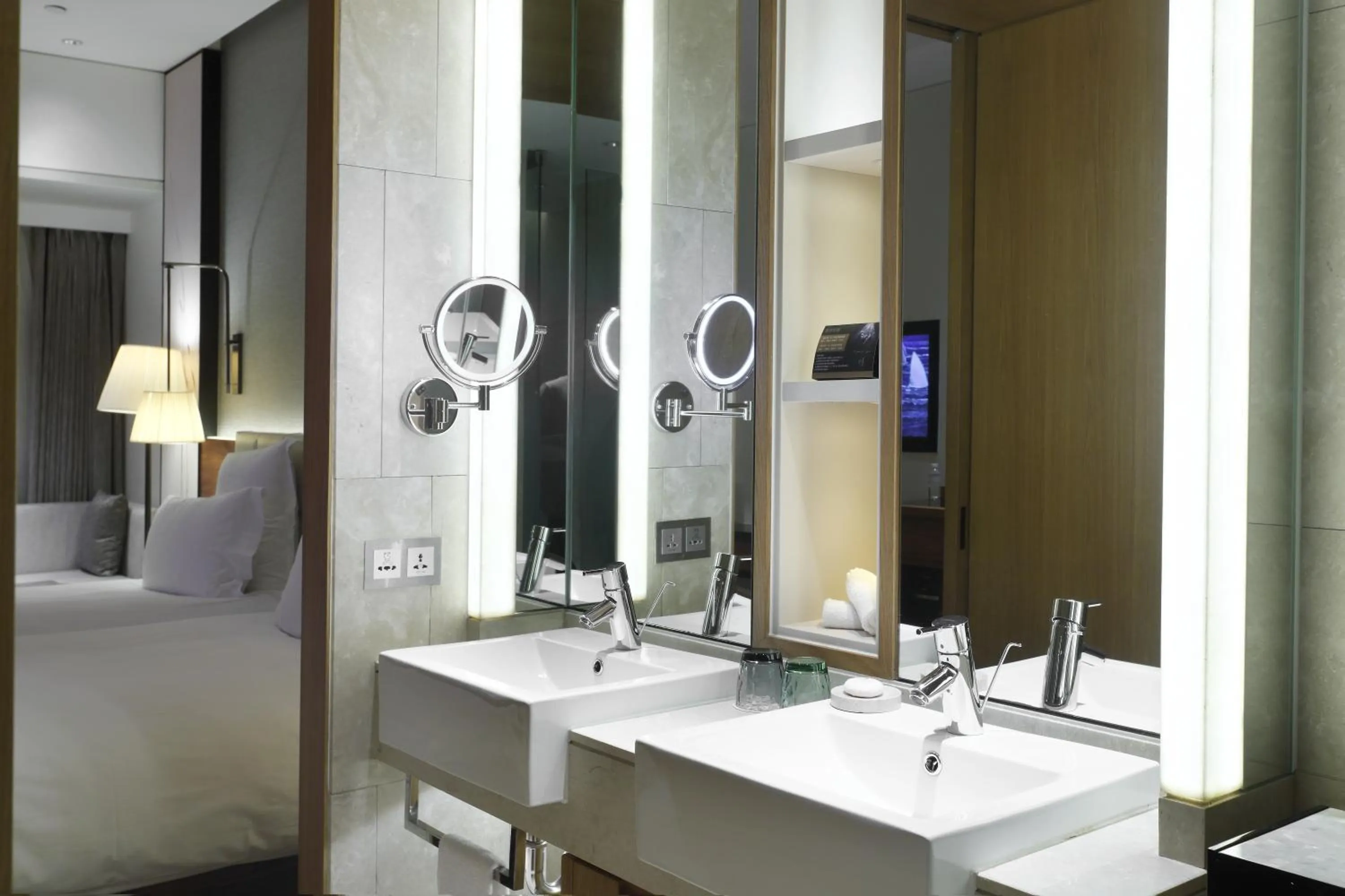 Bathroom, Bed in Langham Place, Ningbo Culture Plaza