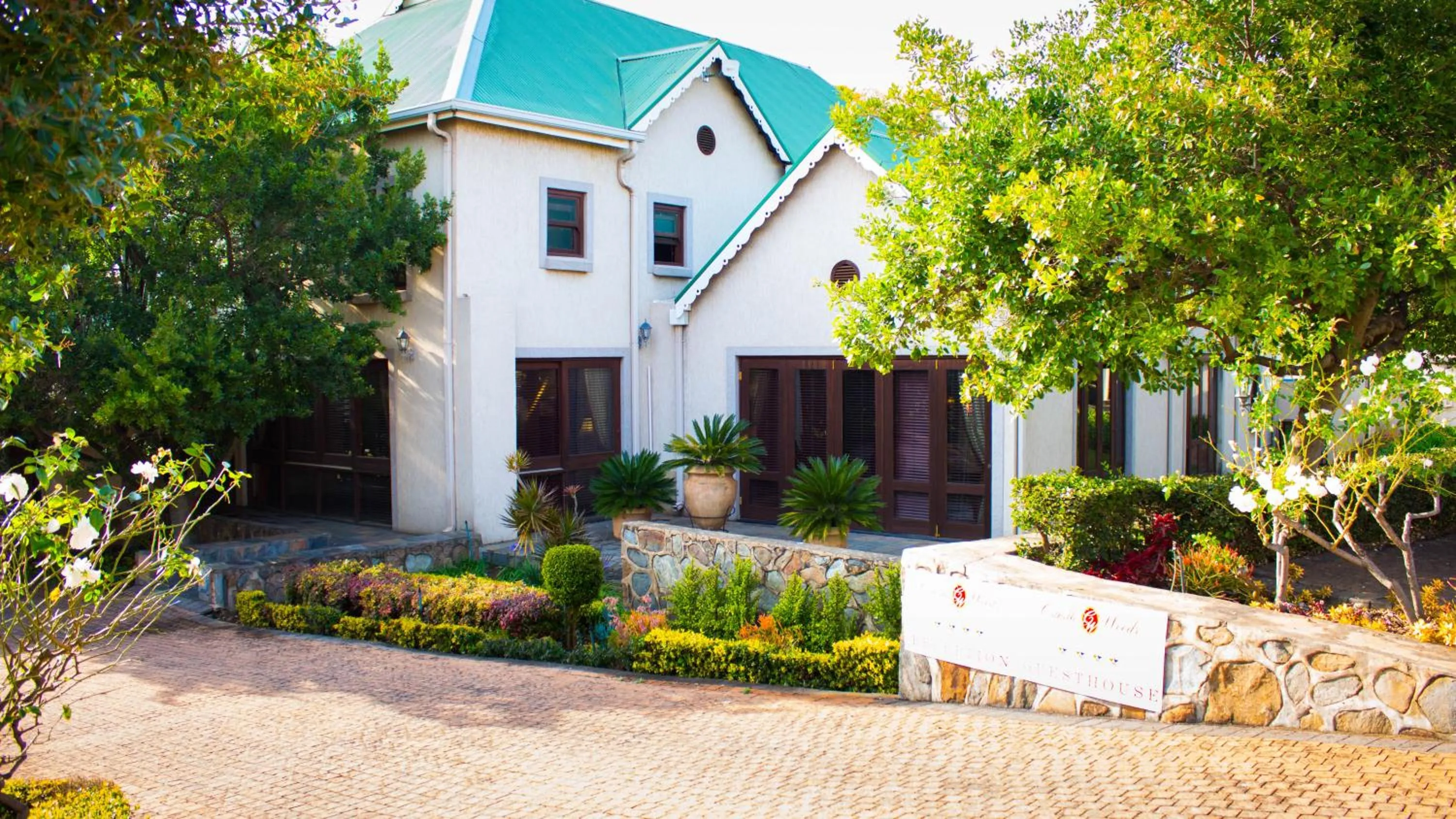 Candlewoods Guesthouse