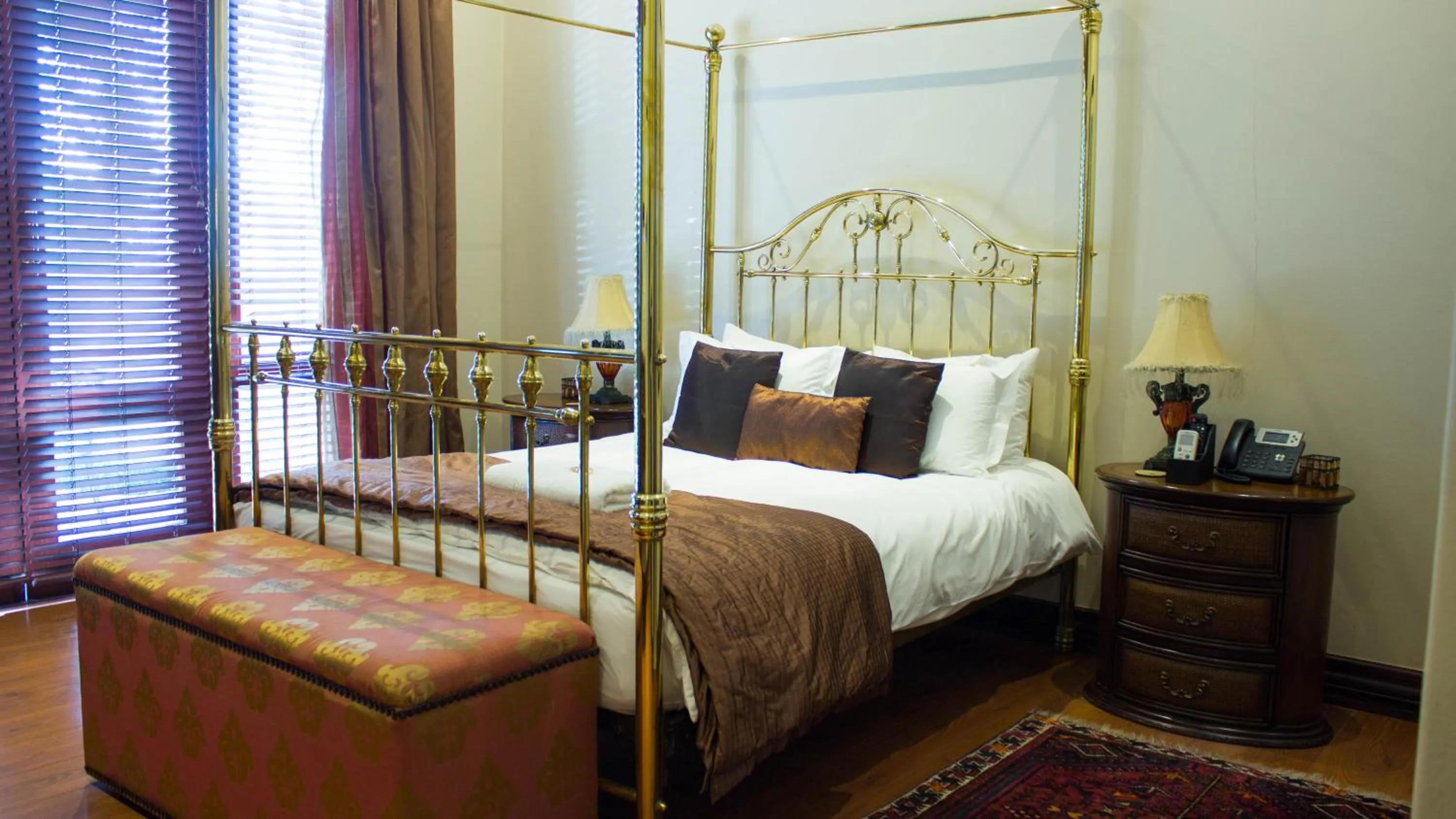 Queen Room - single occupancy in Candlewoods Guesthouse