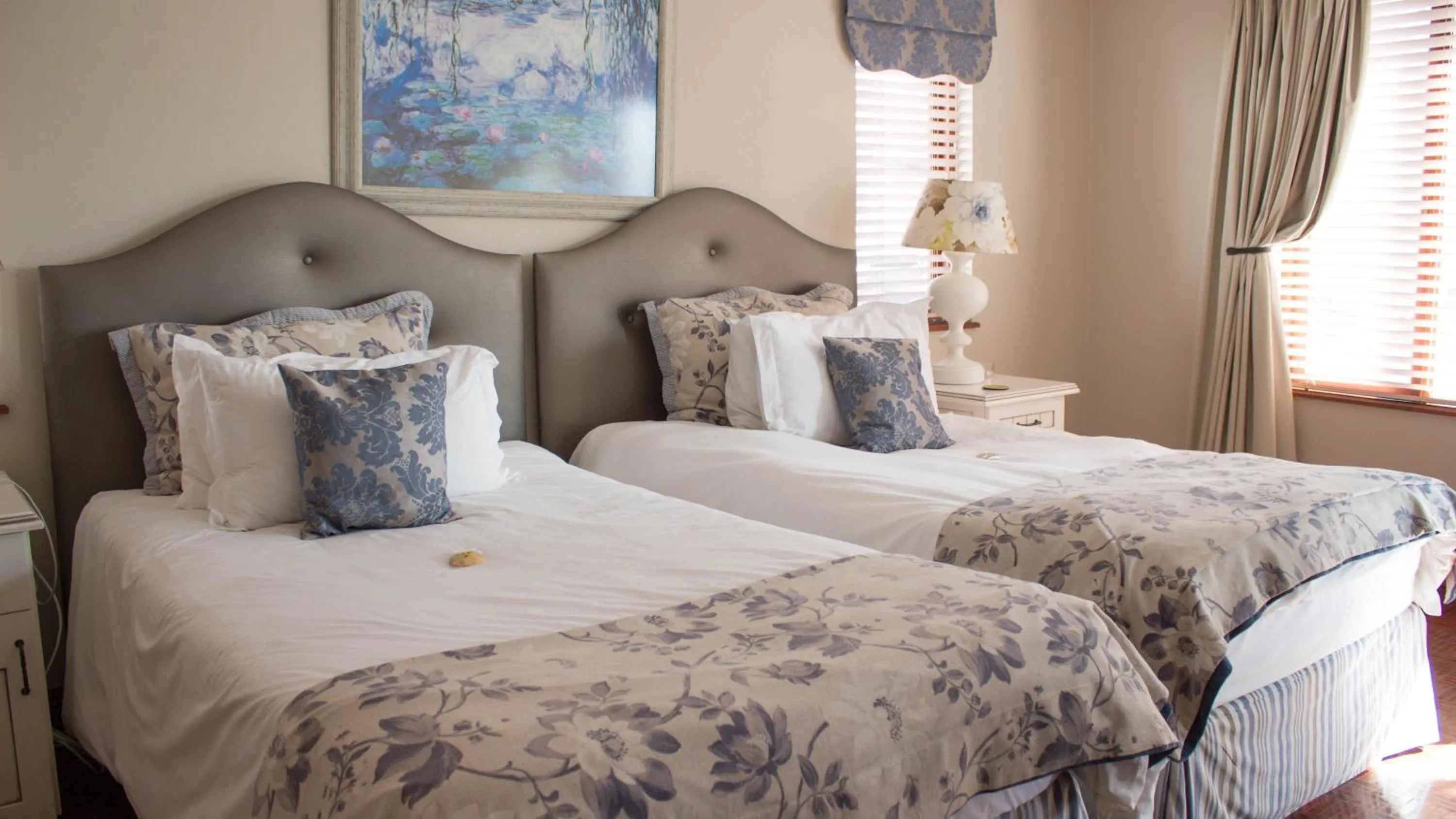 Twin Room with Kitchenette - single occupancy in Candlewoods Guesthouse