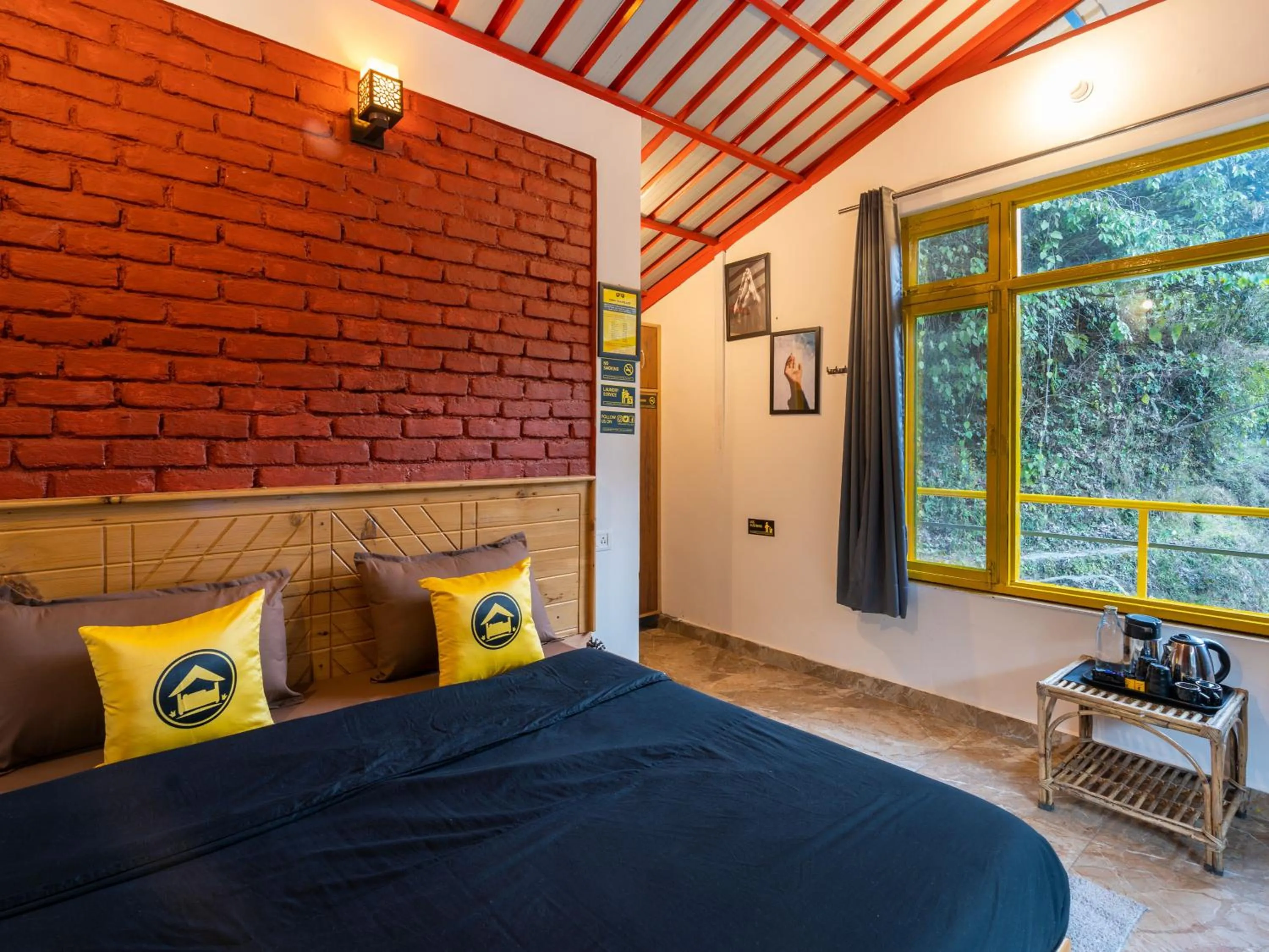 Bedroom, Bed in The Hosteller Mussoorie By the Streamside, Kempty