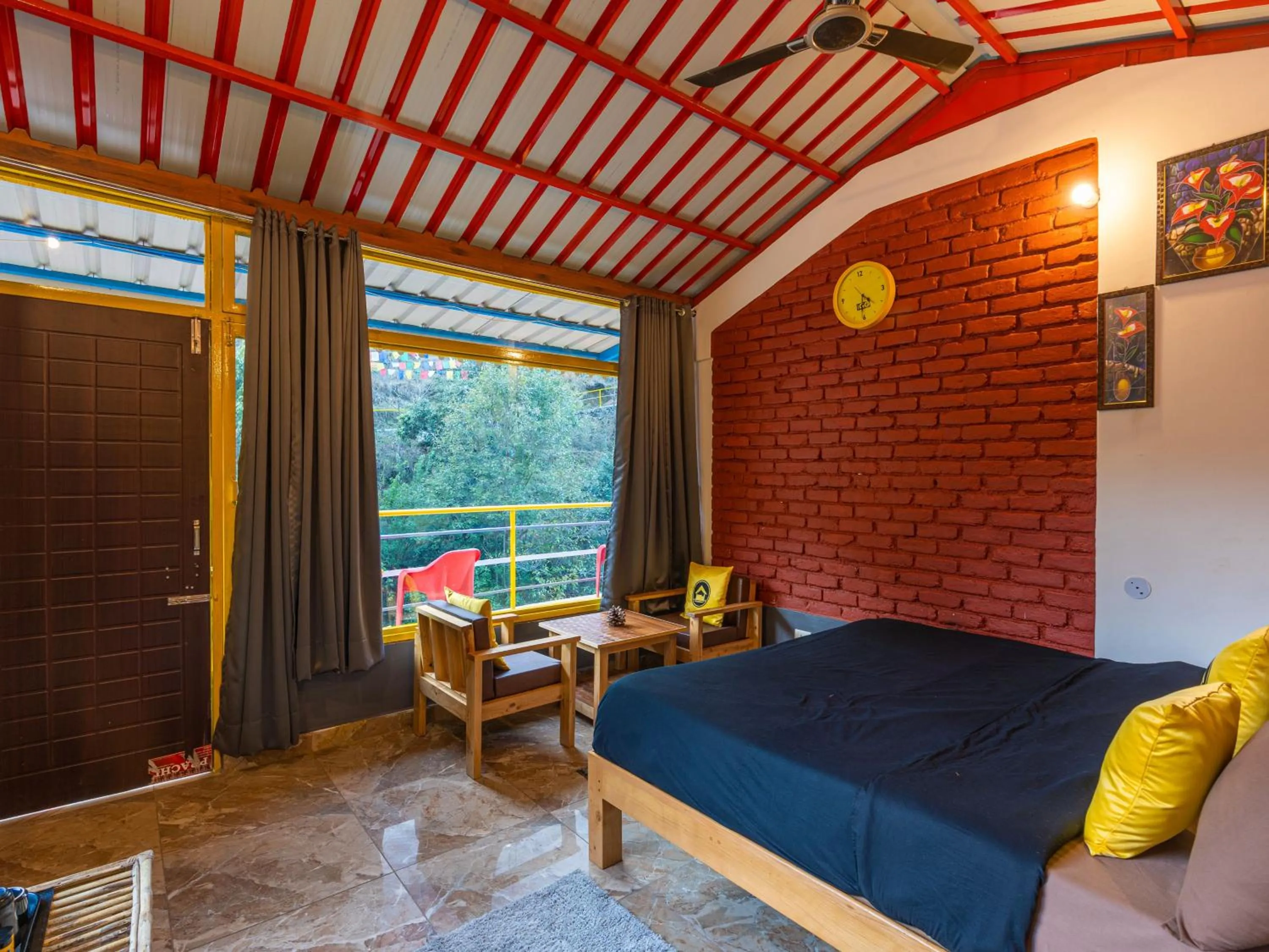 Living room in The Hosteller Mussoorie By the Streamside, Kempty