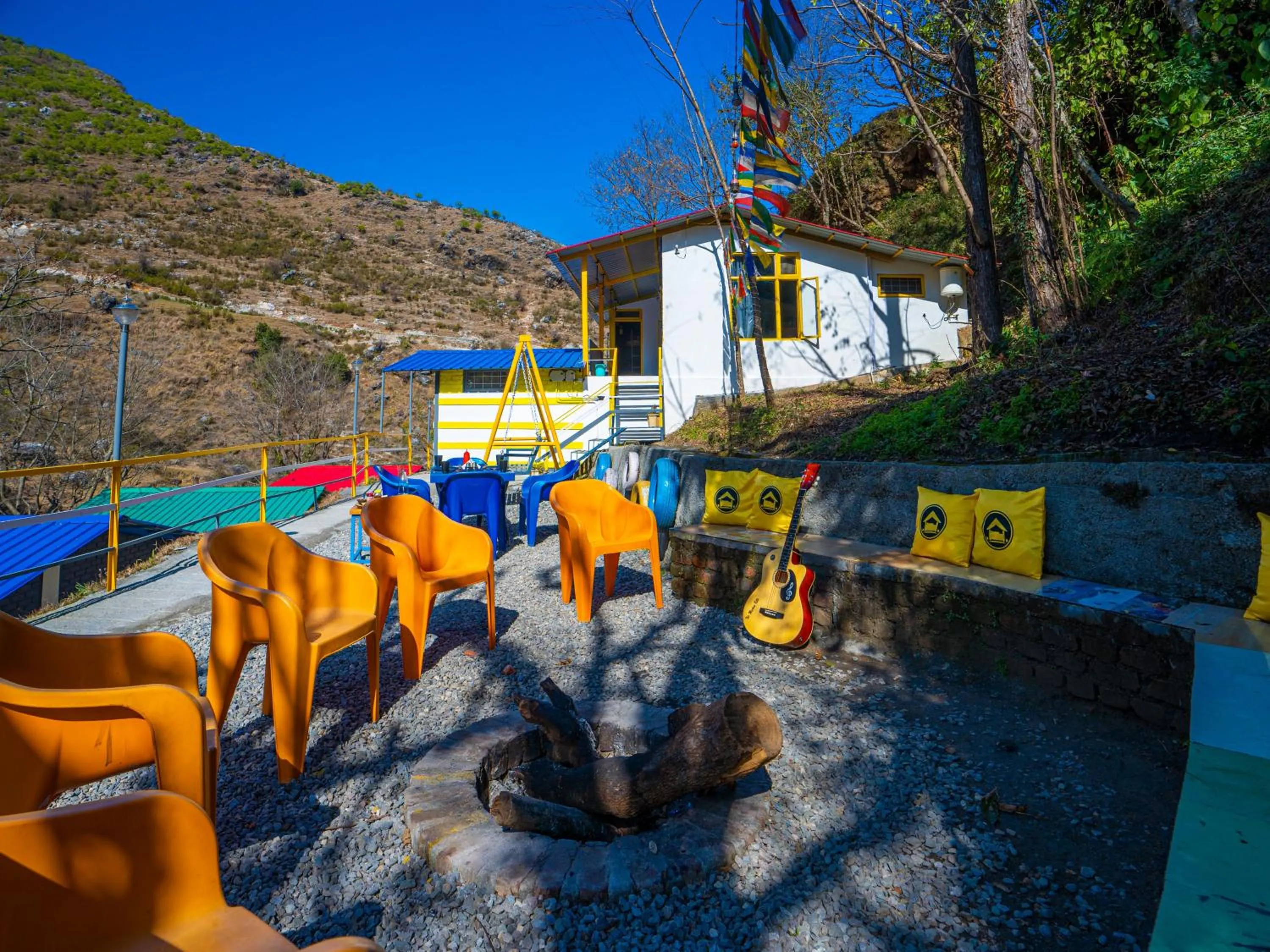 Day in The Hosteller Mussoorie By the Streamside, Kempty