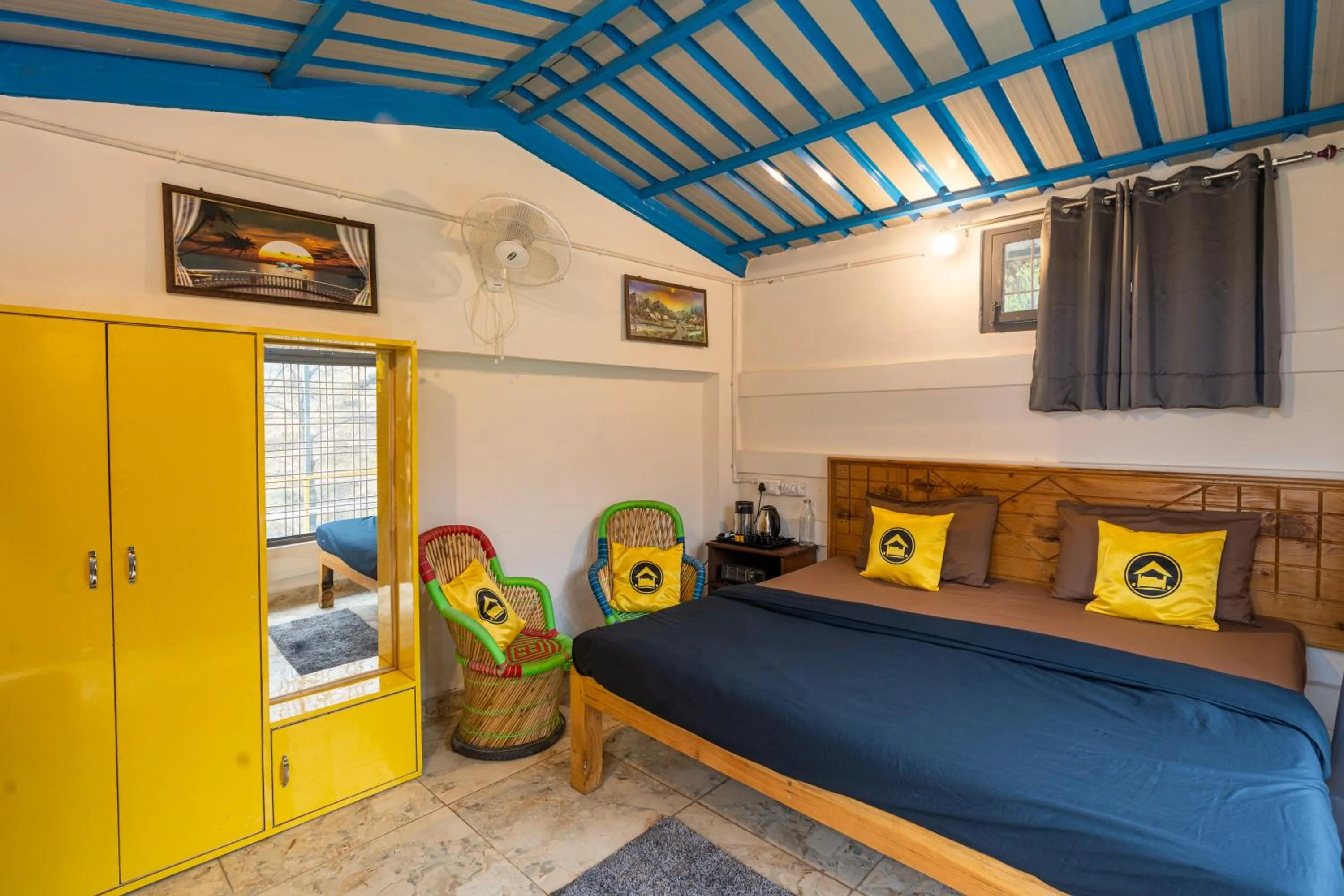 Living room in The Hosteller Mussoorie By the Streamside, Kempty