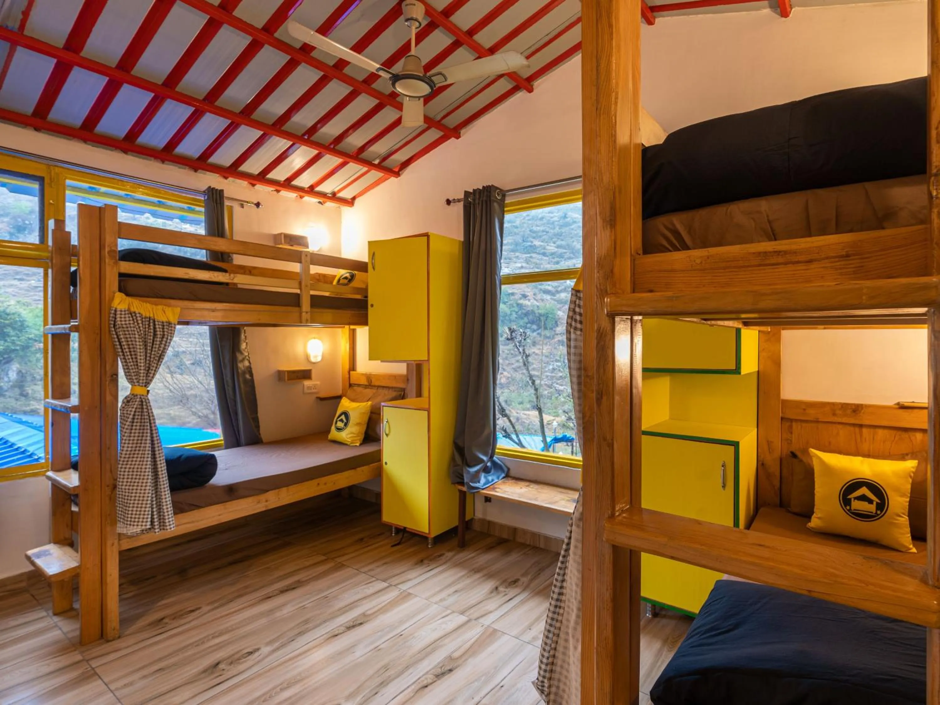 Bedroom, Bed in The Hosteller Mussoorie By the Streamside, Kempty