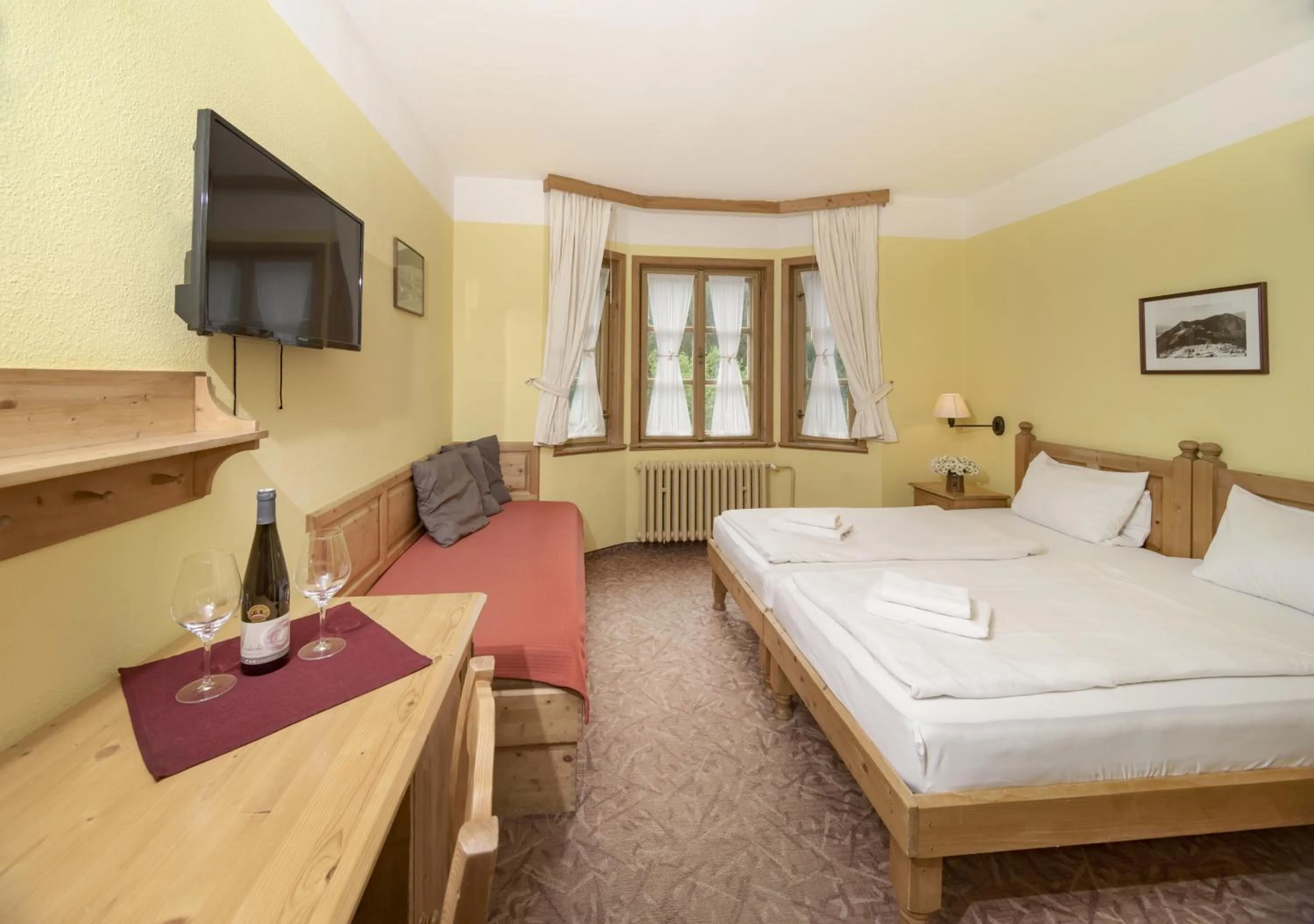 Property building, Bed in Alpský Hotel