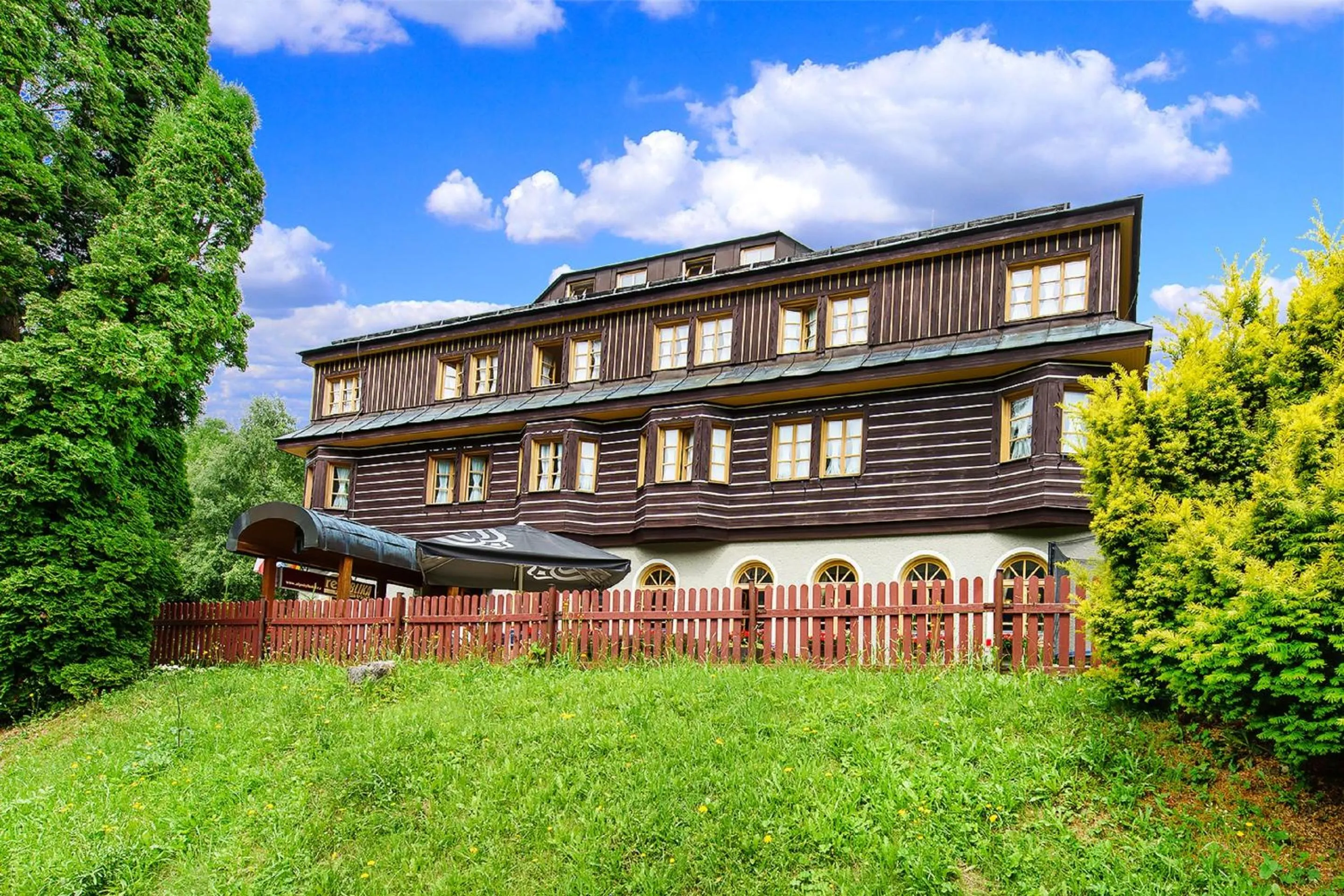 Facade/entrance in Alpský Hotel