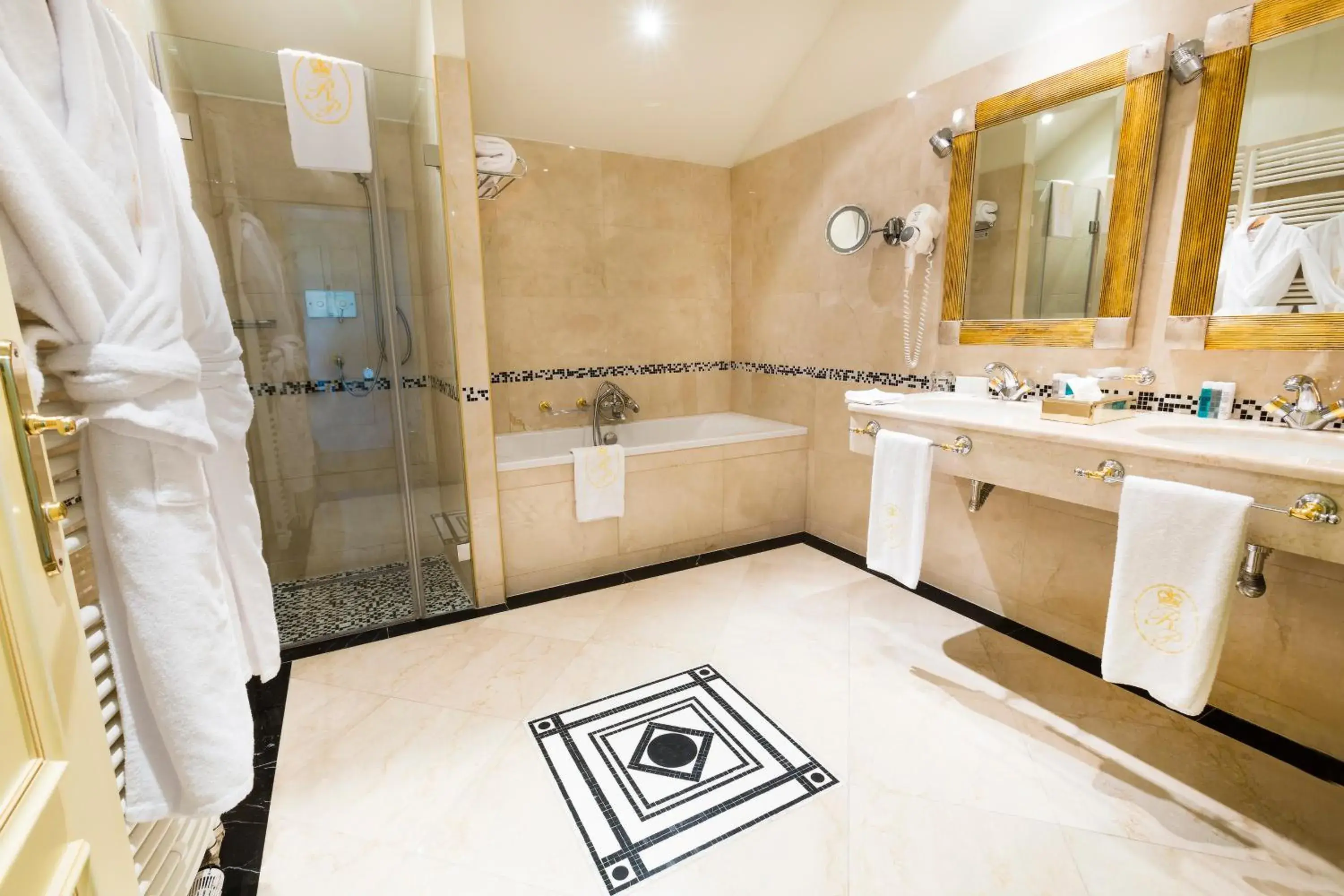 Ambassador Suite in Luxury Family Hotel Royal Palace Ambassador Suite in Luxury Family Hotel Royal Palace