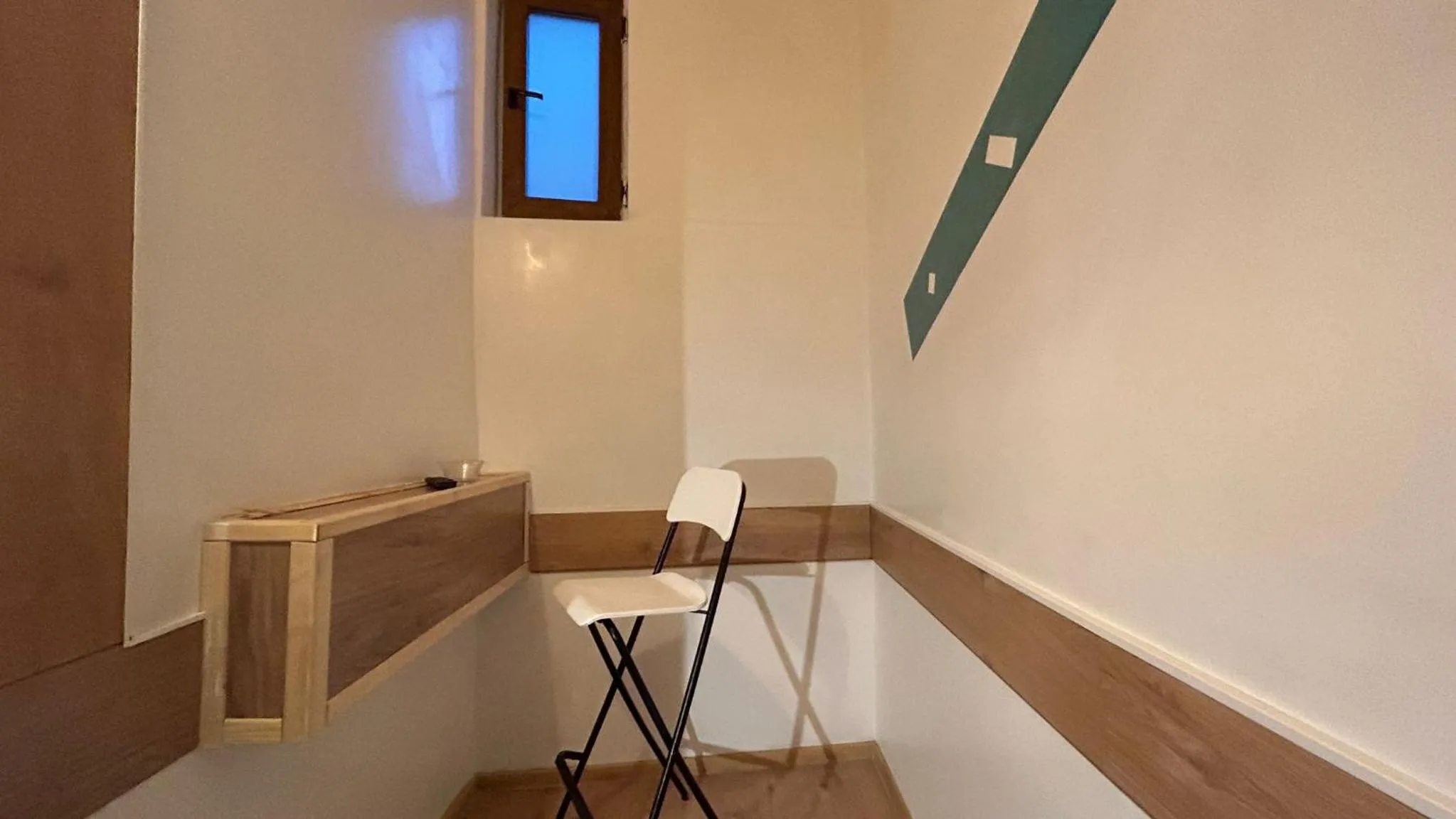 Dining area in Central Accommodation budget by HR