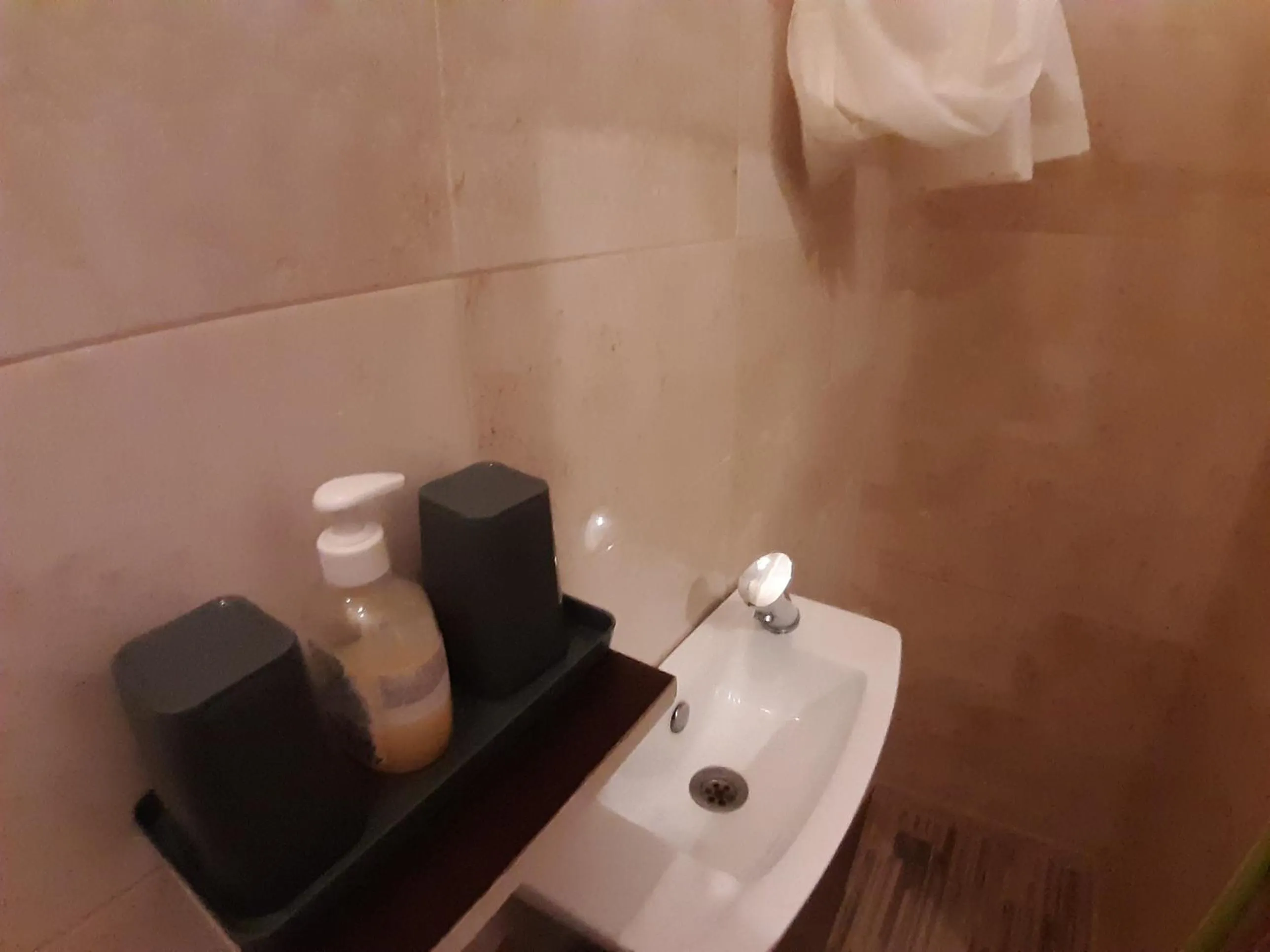 Bathroom in Central Accommodation budget by HR