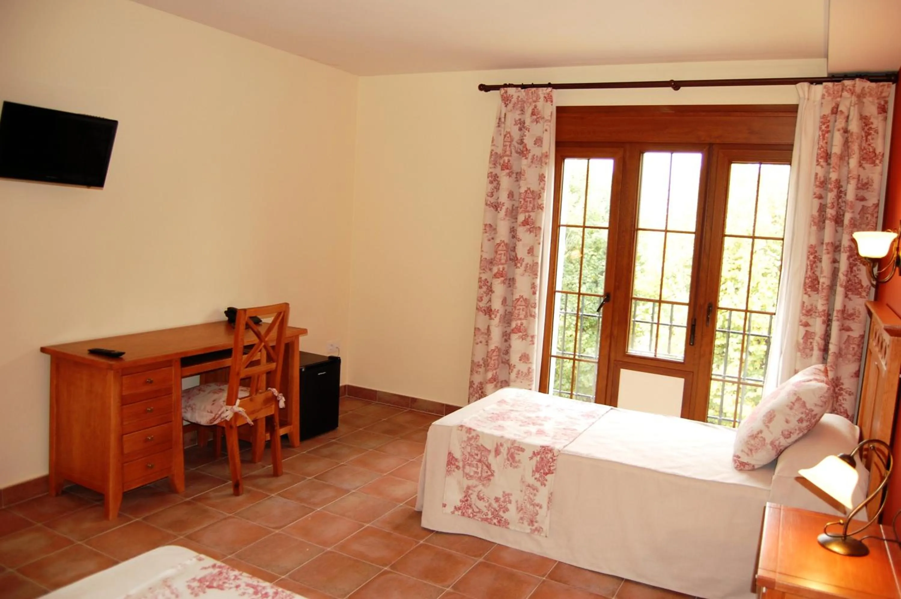 Photo of the whole room, Bed in Hotel El Cortijo de Daimiel