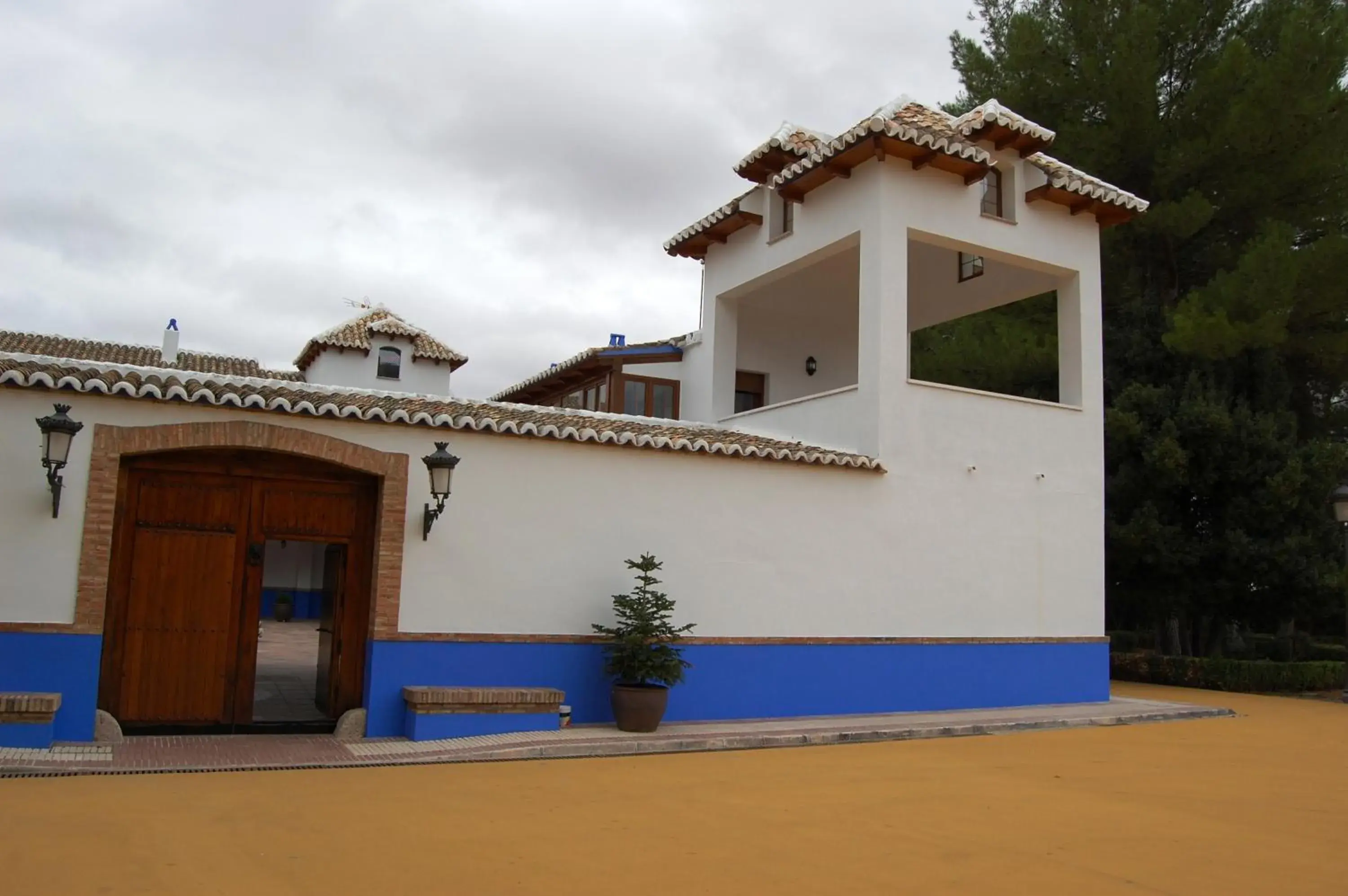 Facade/entrance in Hotel El Cortijo de Daimiel Facade/entrance in Hotel El Cortijo de Daimiel