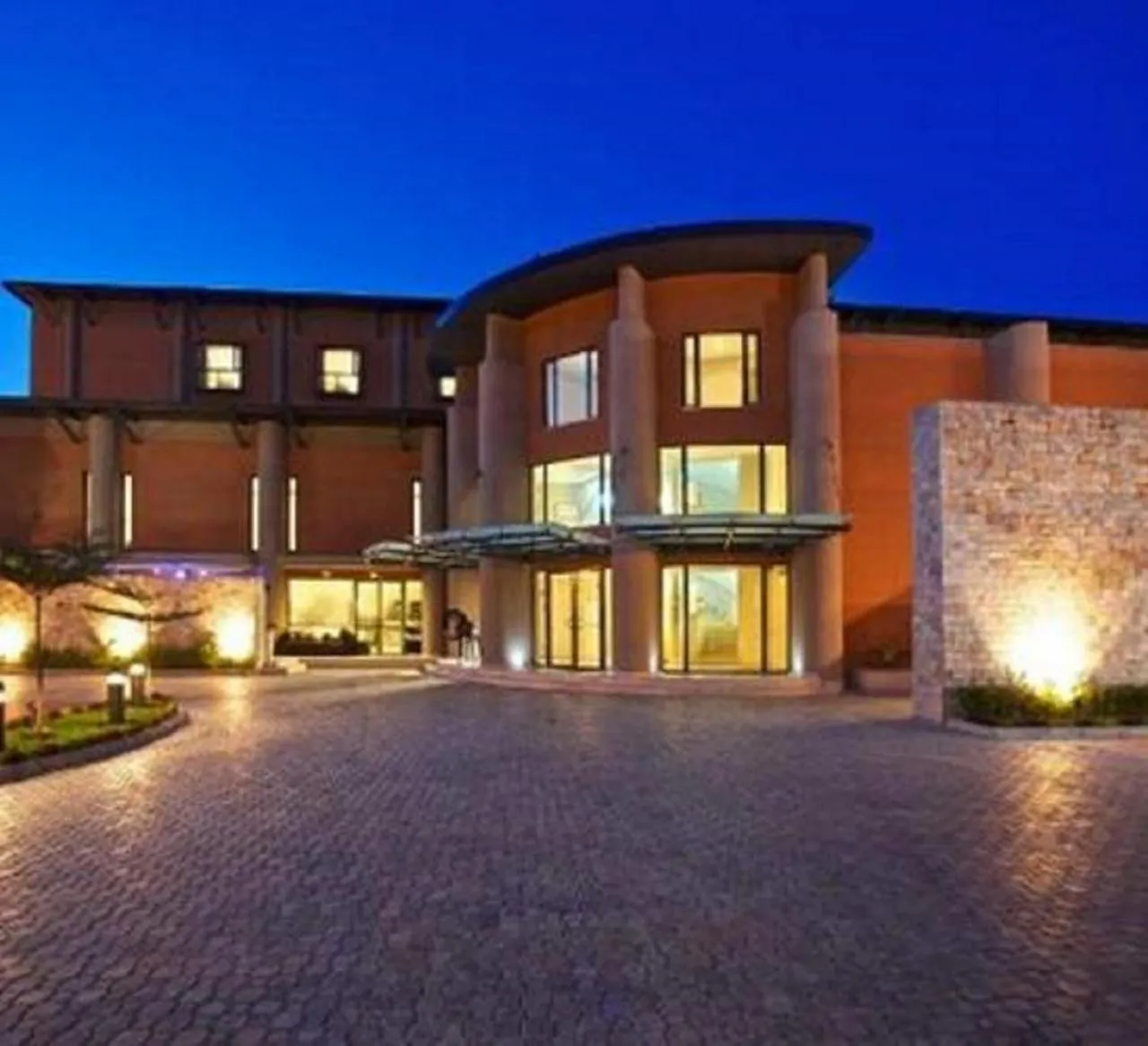 Facade/entrance in The Wheatbaker