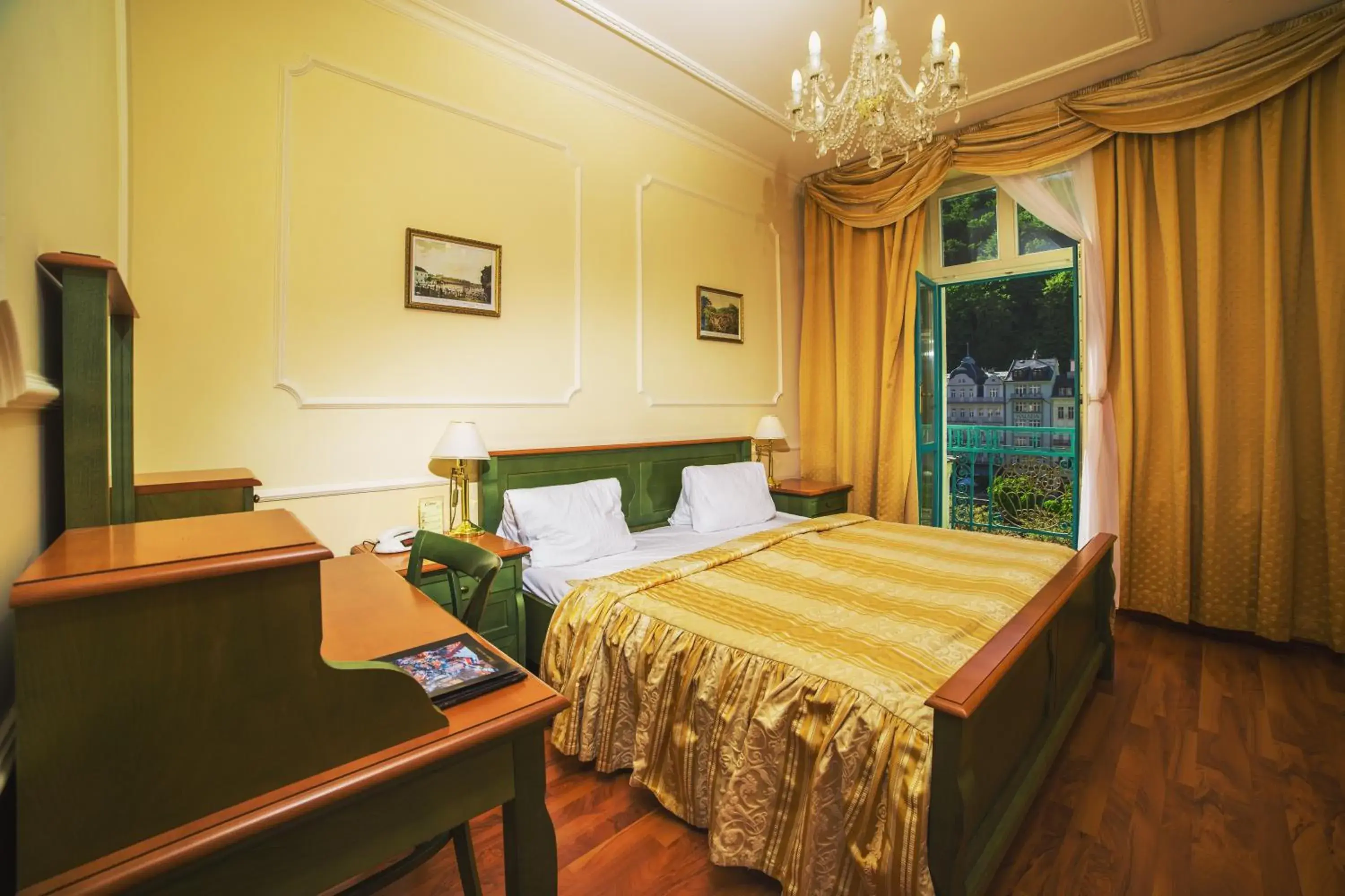 King Suite with Balcony in Interhotel Central King Suite with Balcony in Interhotel Central