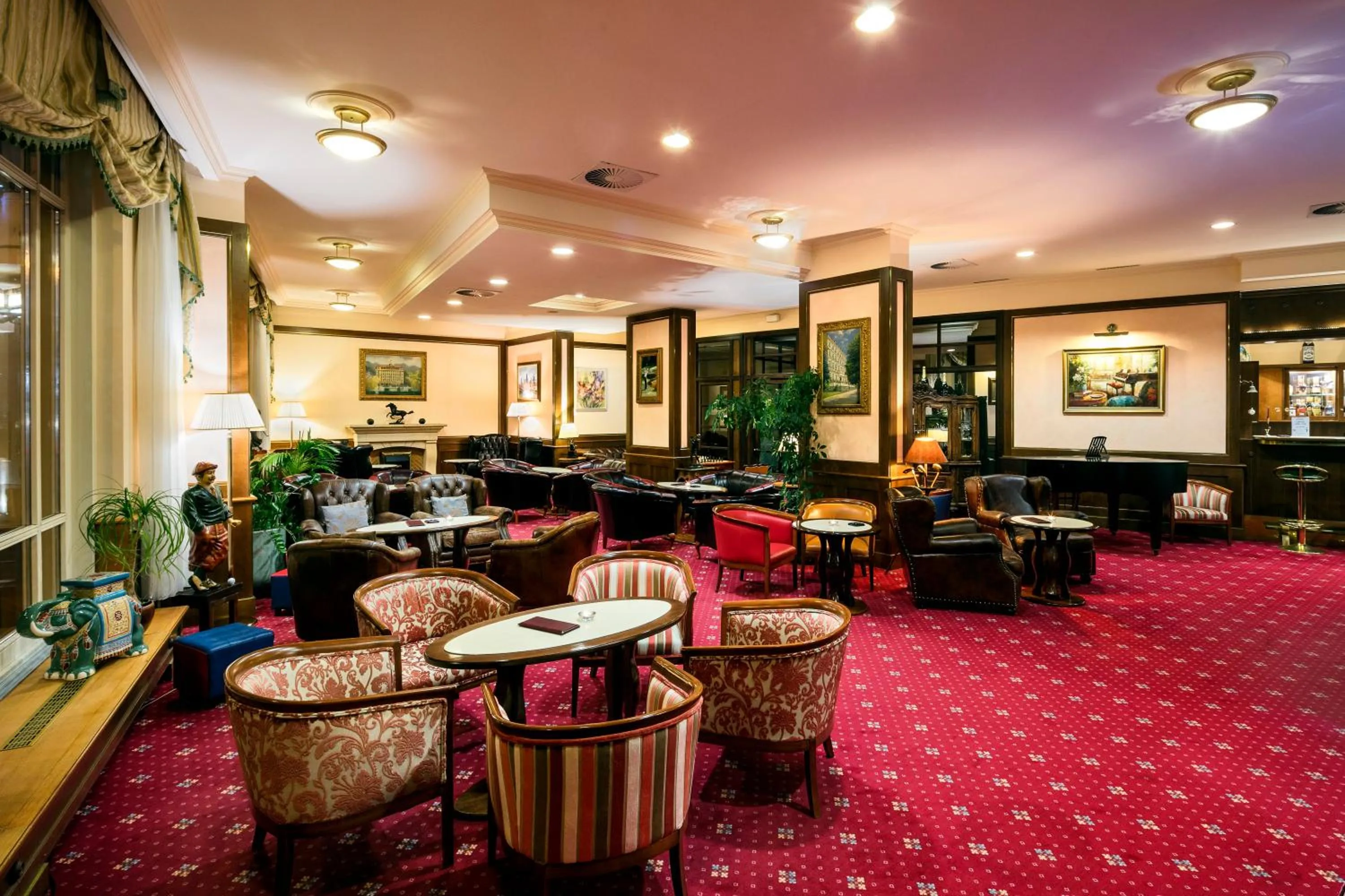 Communal lounge/ TV room in Interhotel Central