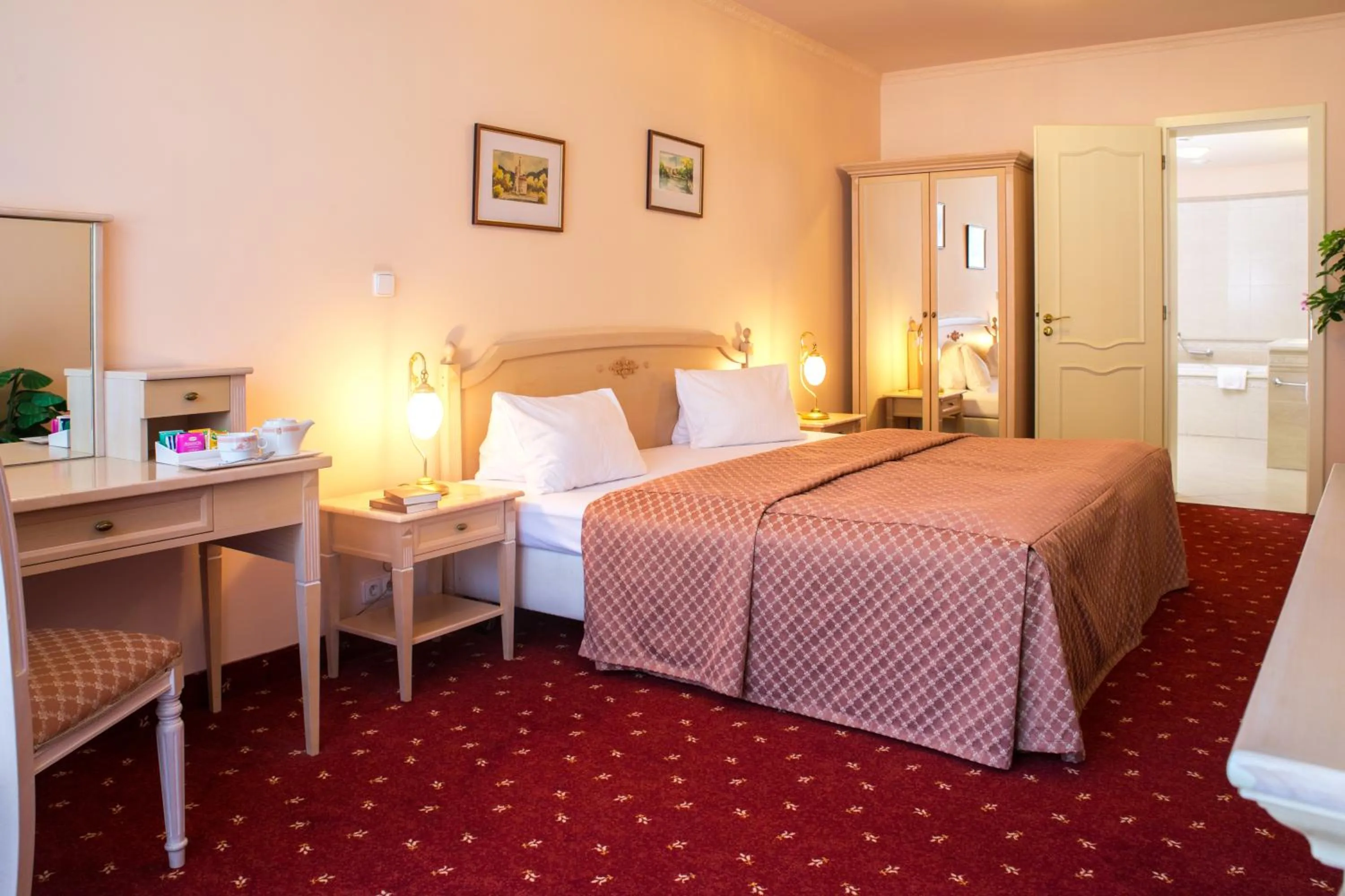 Bedroom, Bed in Interhotel Central