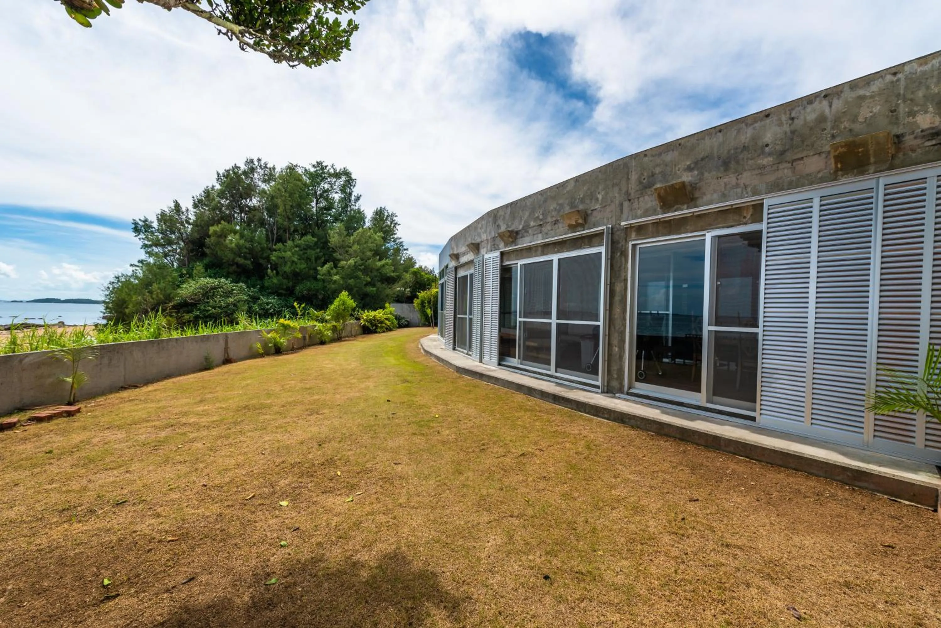 Garden in Pine House in Ginoza