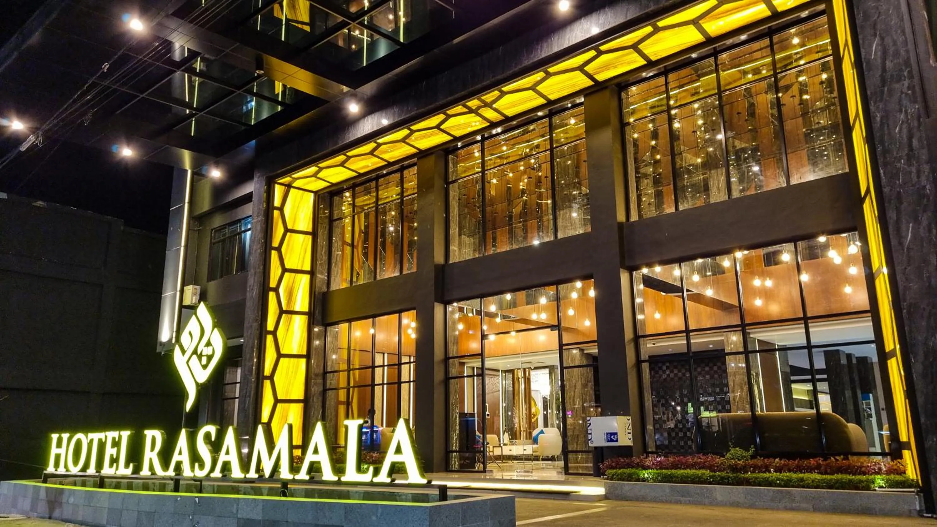 Facade/entrance in Hotel Rasamala