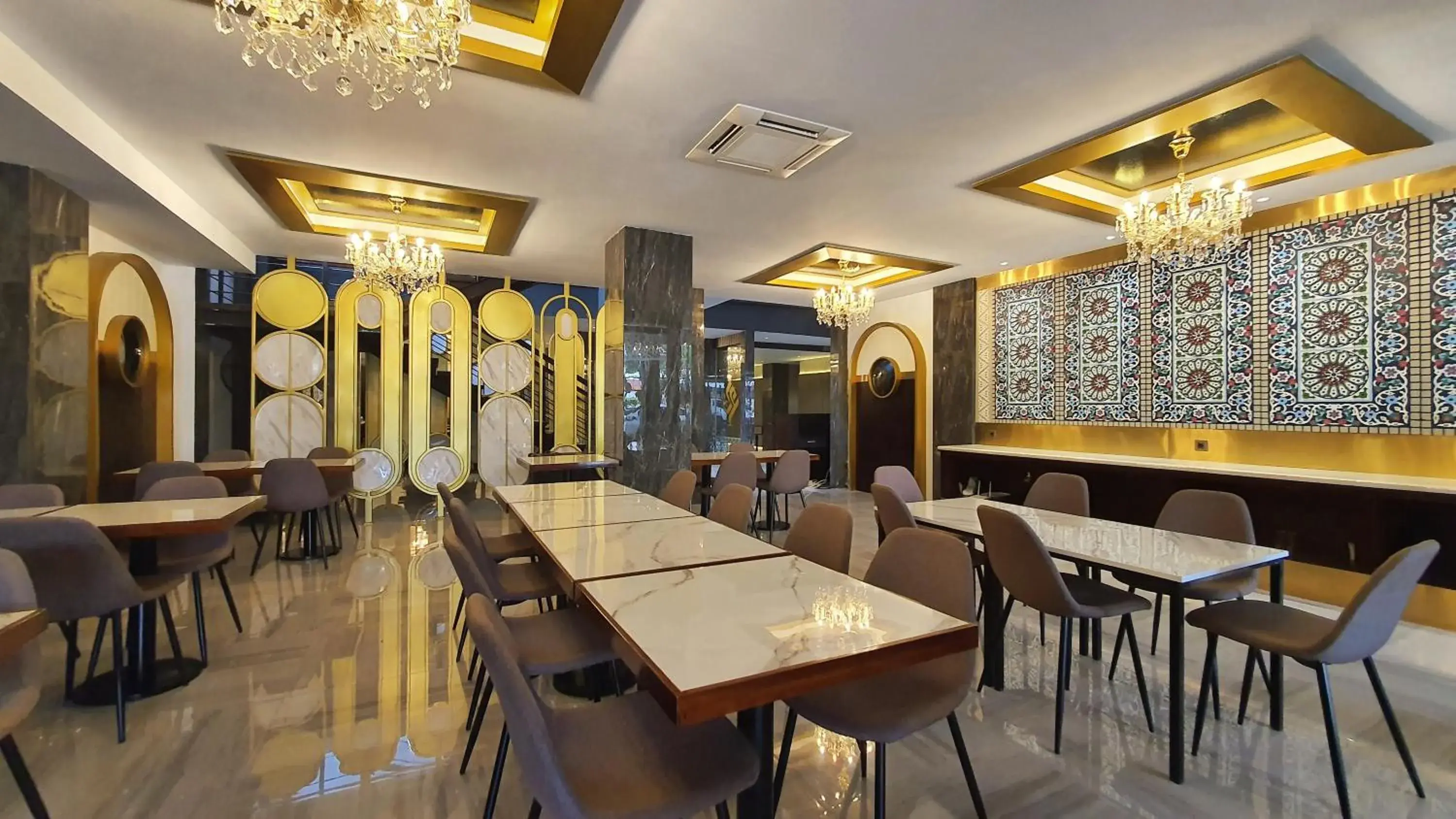 Restaurant/places to eat in Hotel Rasamala Restaurant/places to eat in Hotel Rasamala