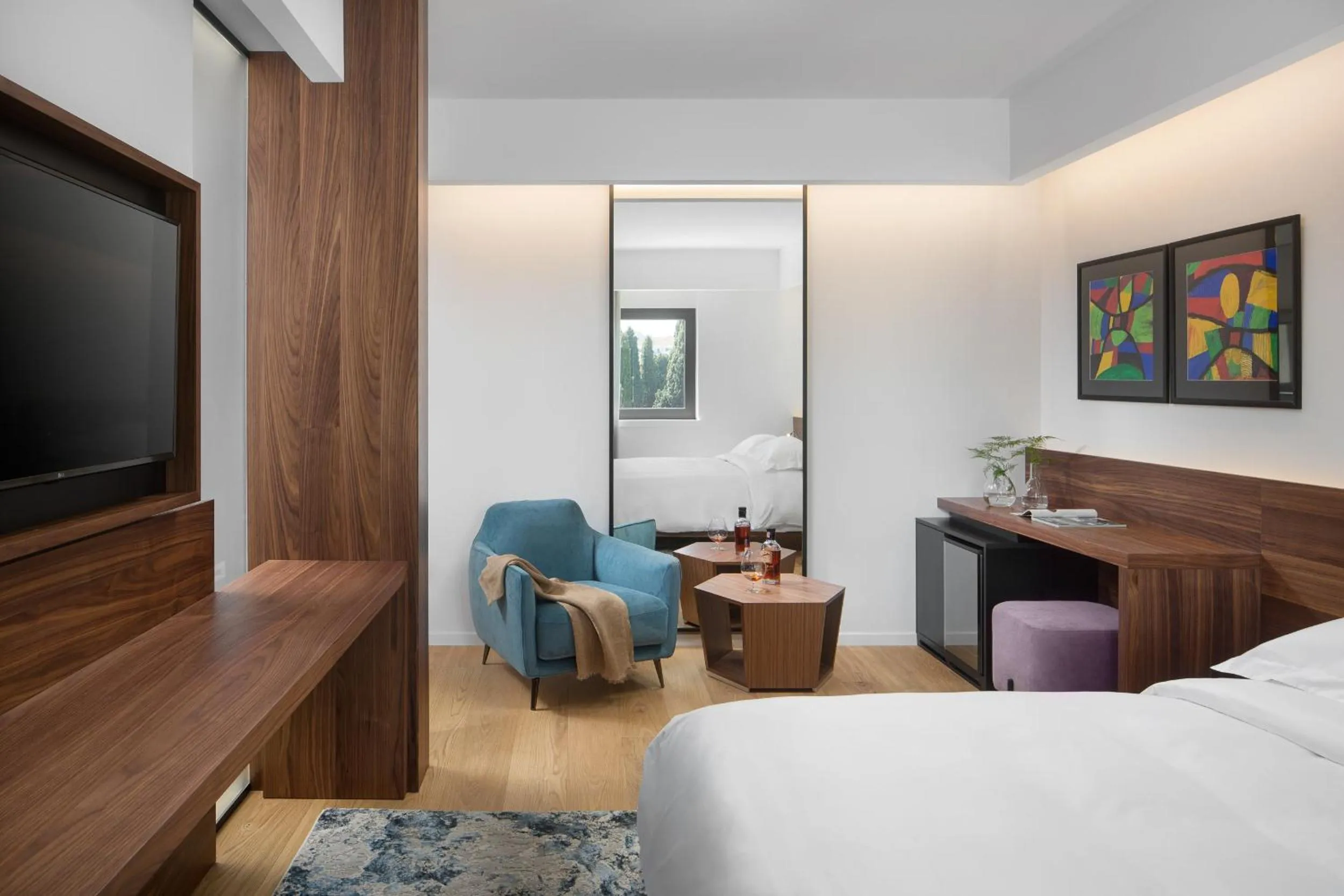 Communal lounge/ TV room, Bed in Hotel Milan