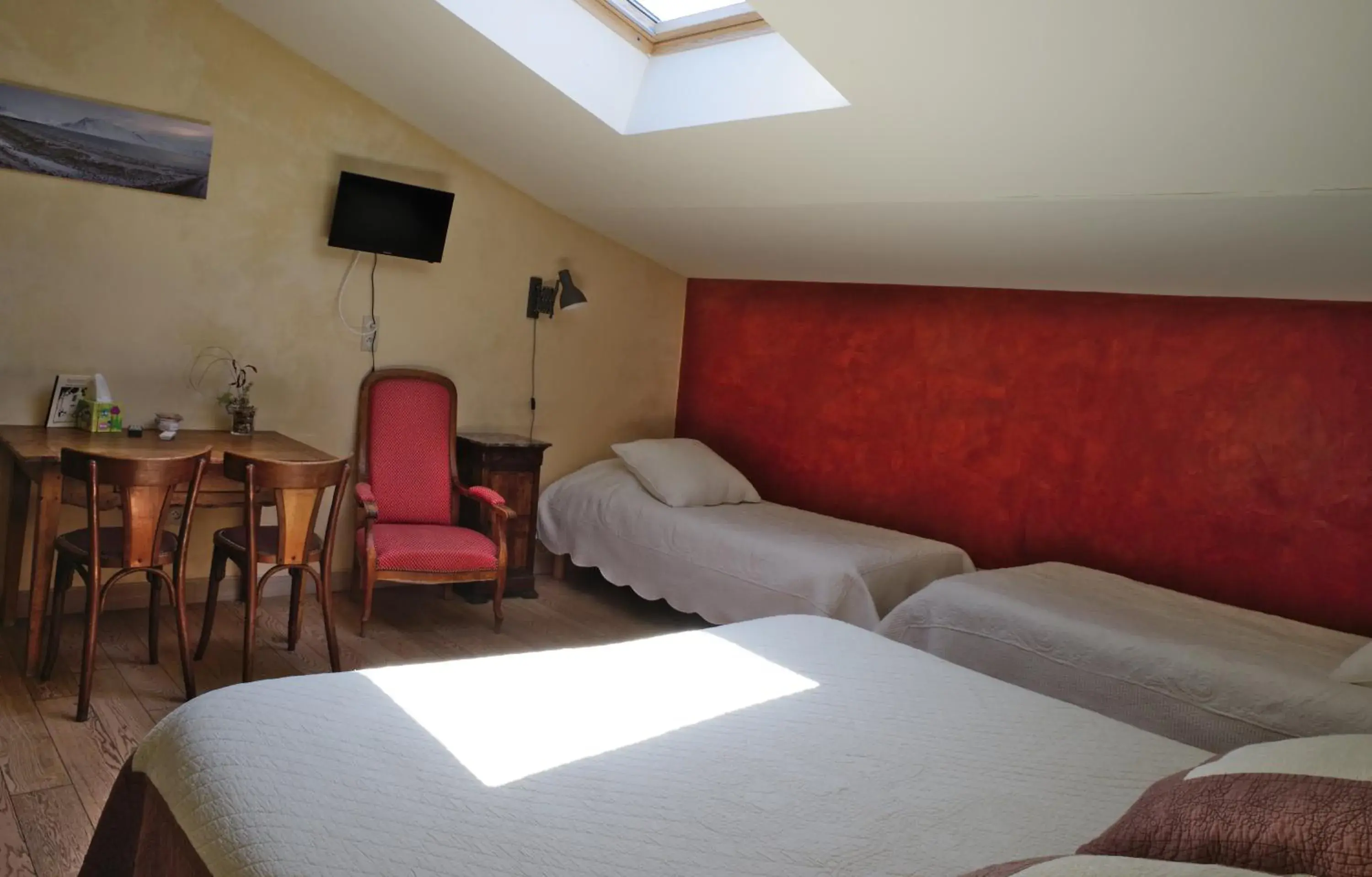 Family Room in Des Lits Sur La Place Family Room in Des Lits Sur La Place