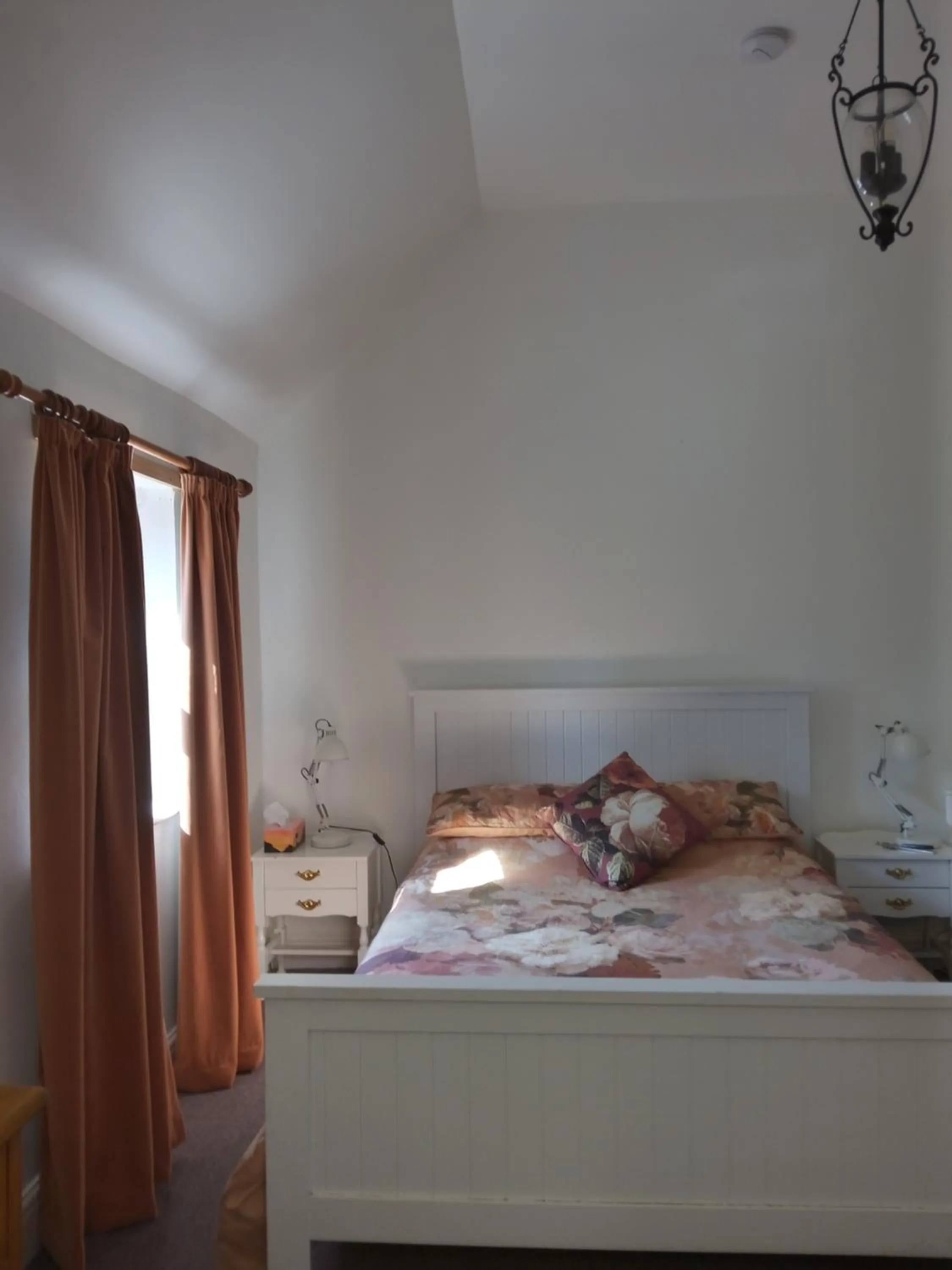 Bedroom, Bed in Old Colony Inn