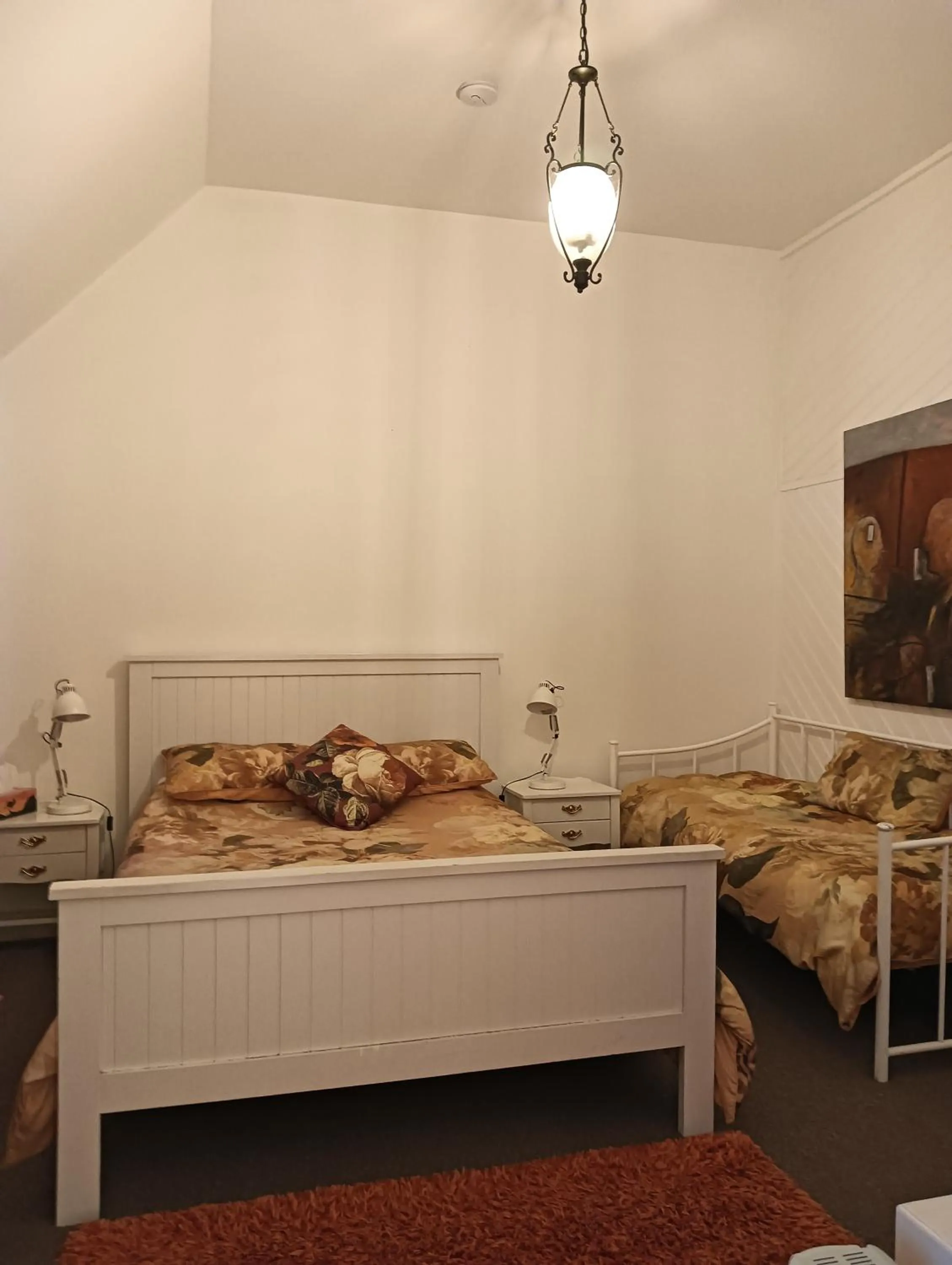 Bed in Old Colony Inn