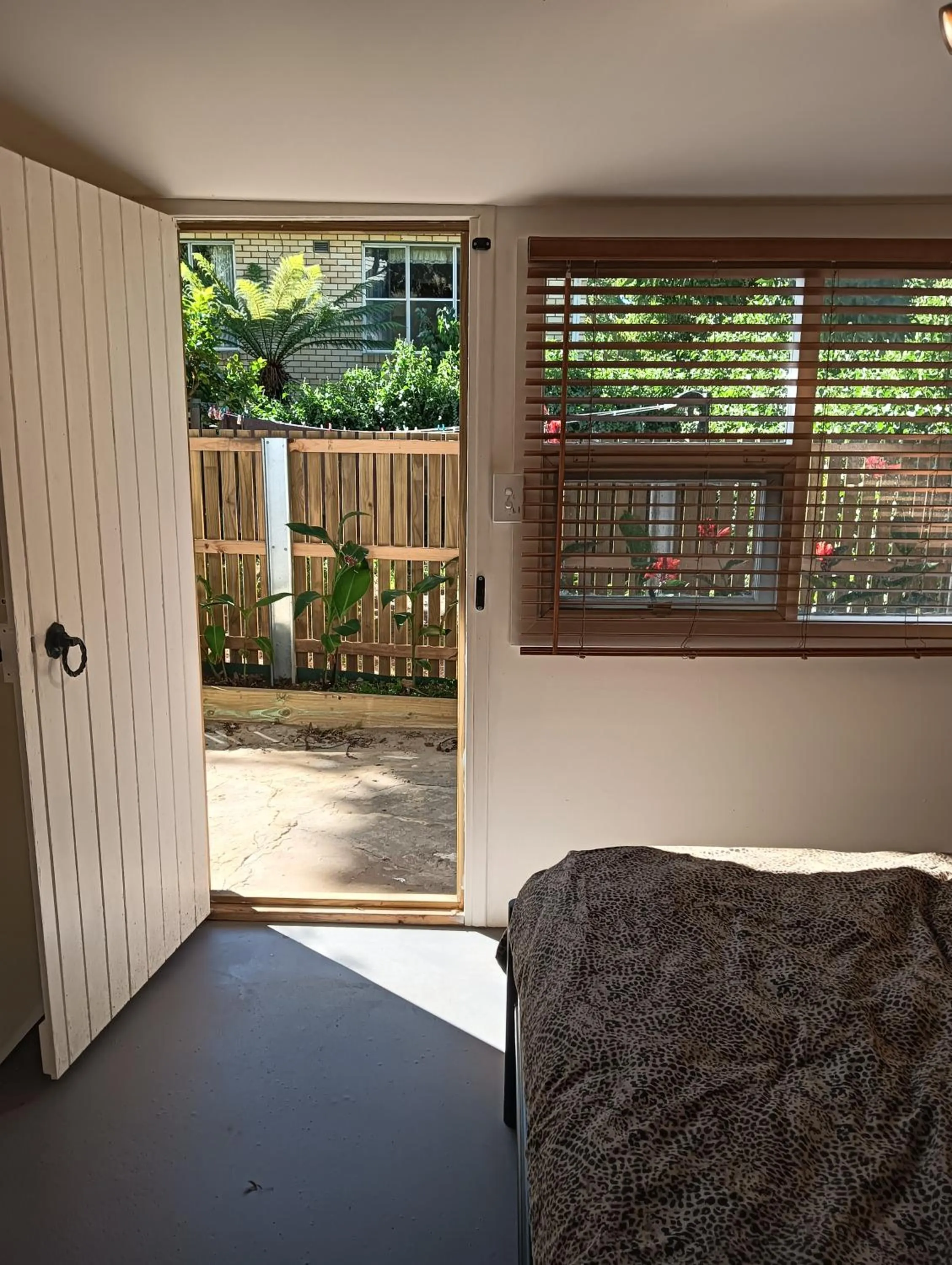 Garden, Bed in Old Colony Inn
