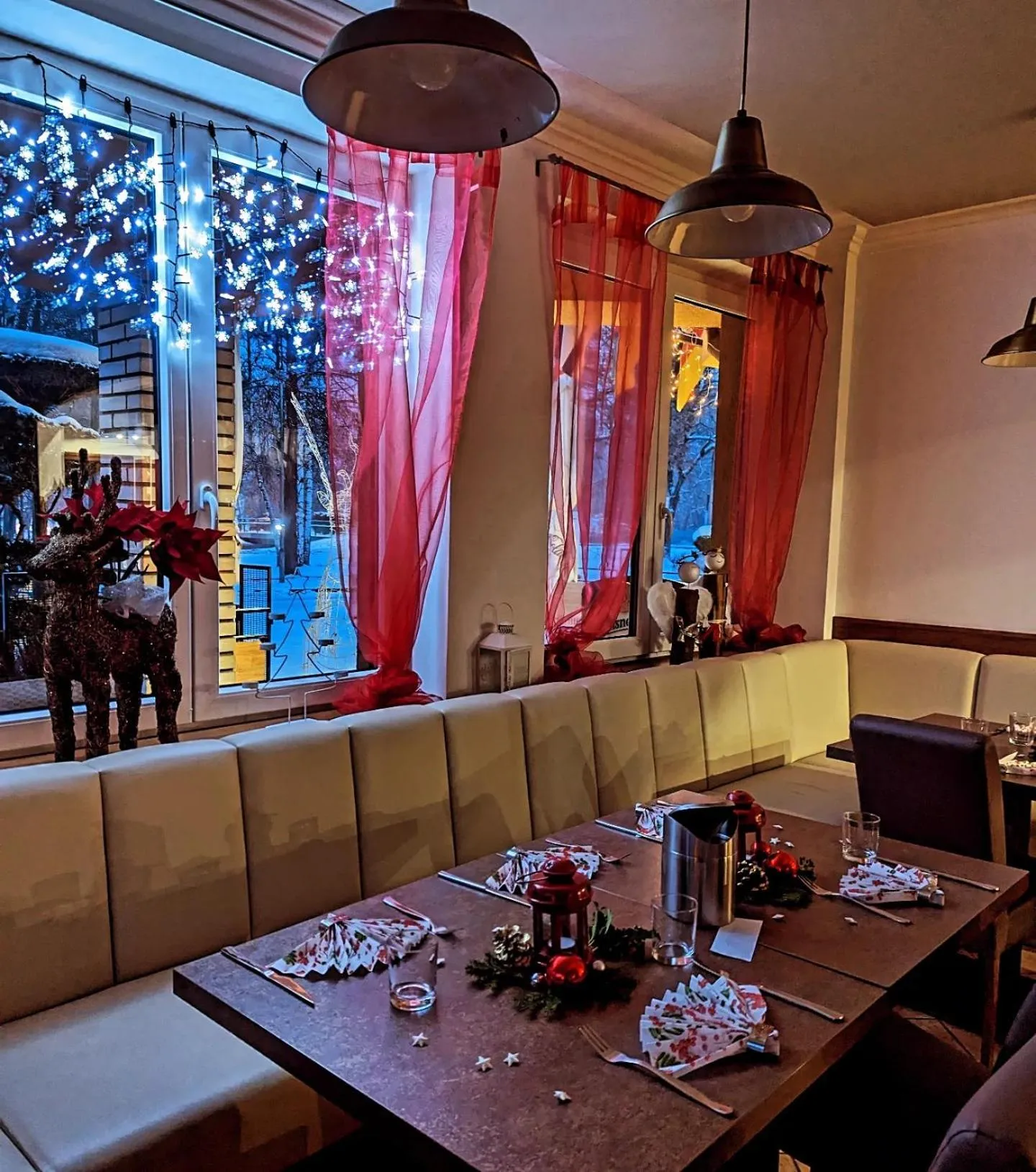 Restaurant/places to eat in Hotel Bohemia