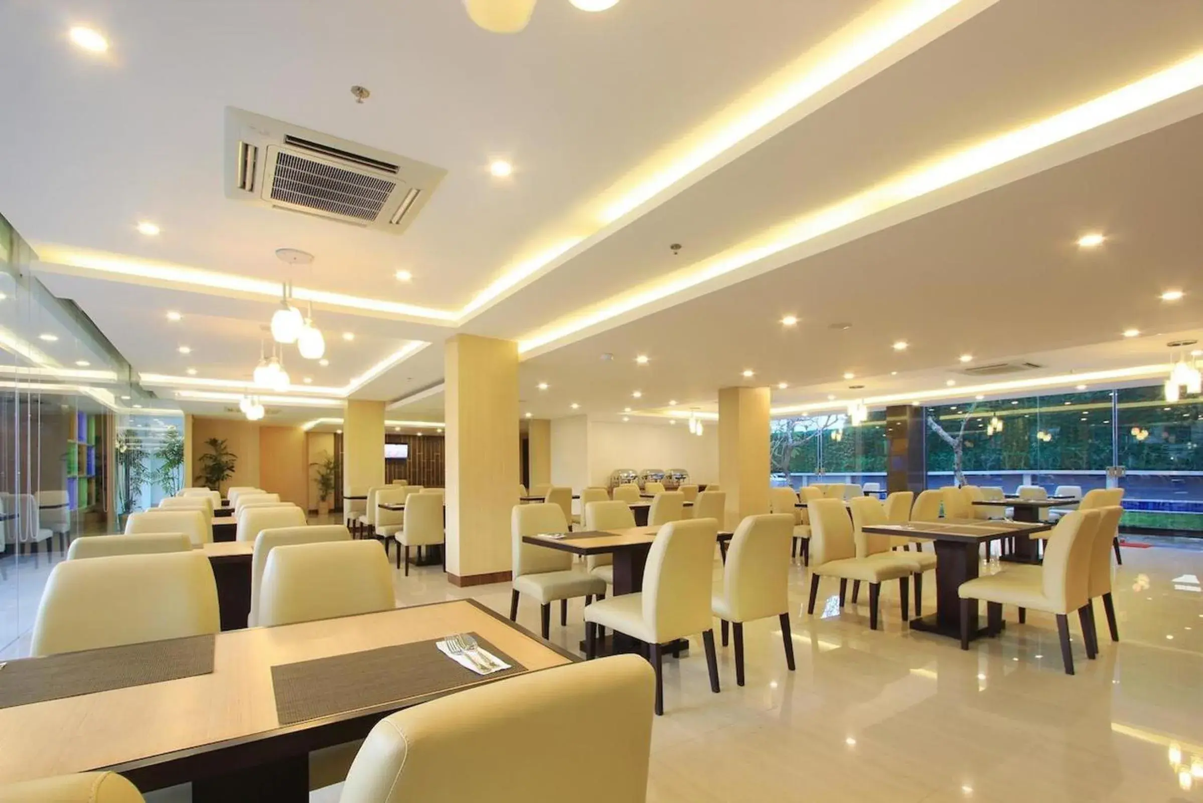 Restaurant/places to eat in Mars City Hotel Restaurant/places to eat in Mars City Hotel