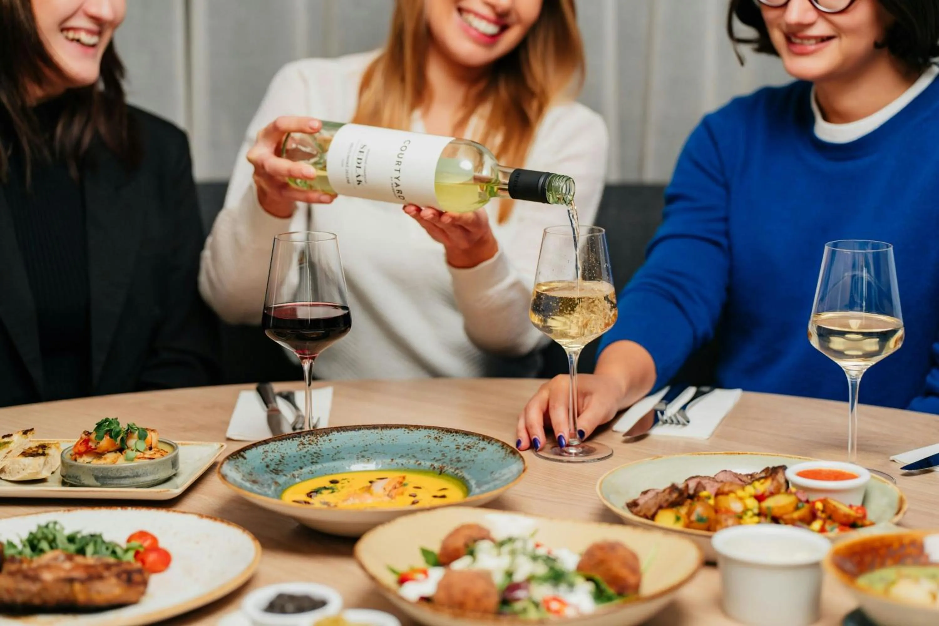 Restaurant/places to eat in Courtyard by Marriott Prague Airport