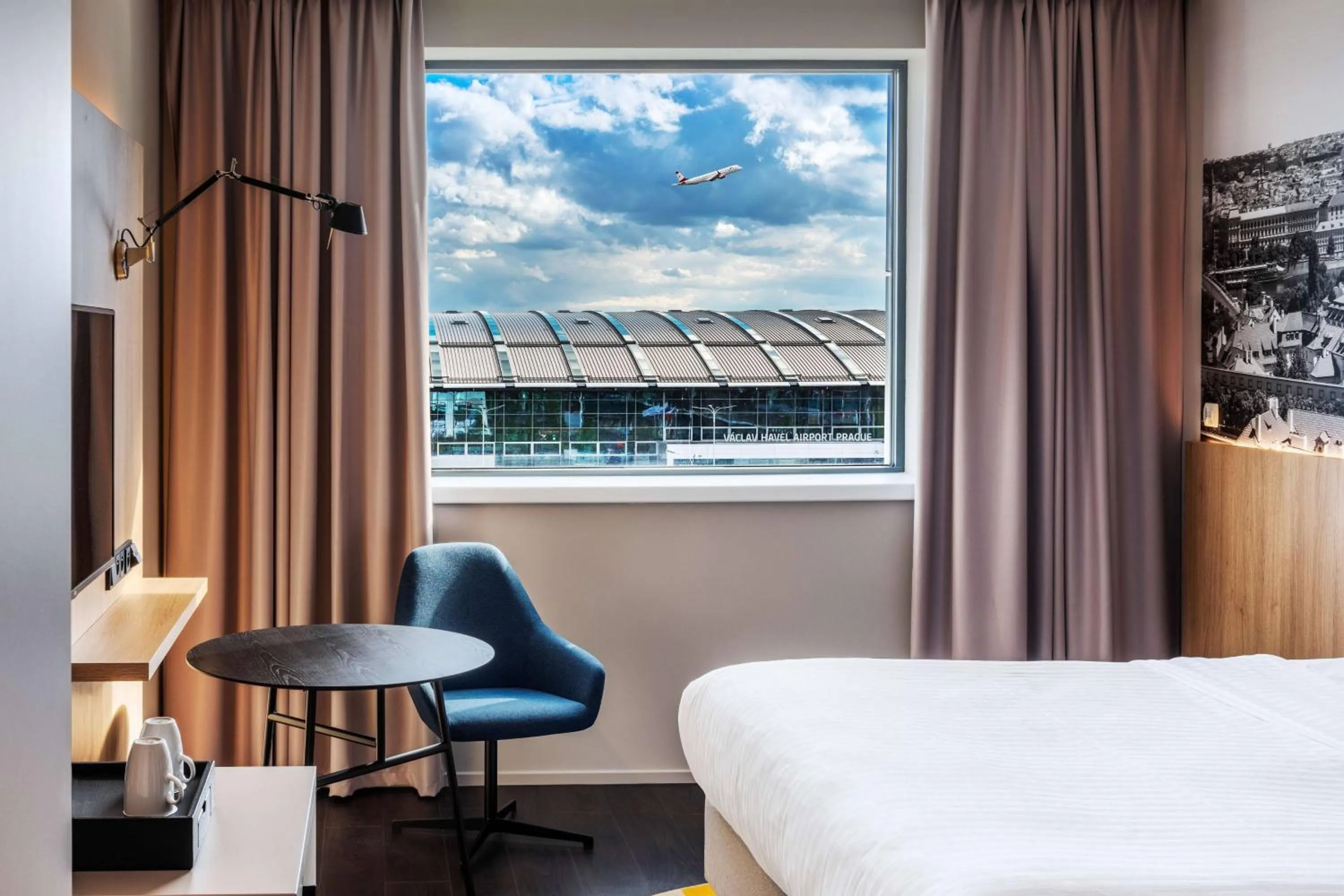 Photo of the whole room, Bed in Courtyard by Marriott Prague Airport