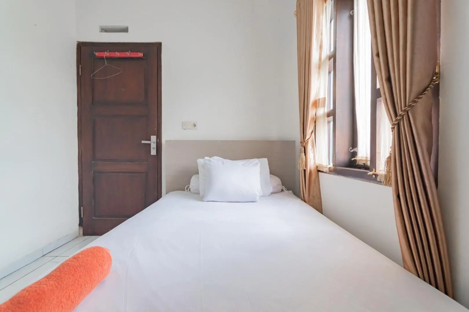 Bed in Small Homestay Syariah Sikembar Ciwidey Mitra RedDoorz