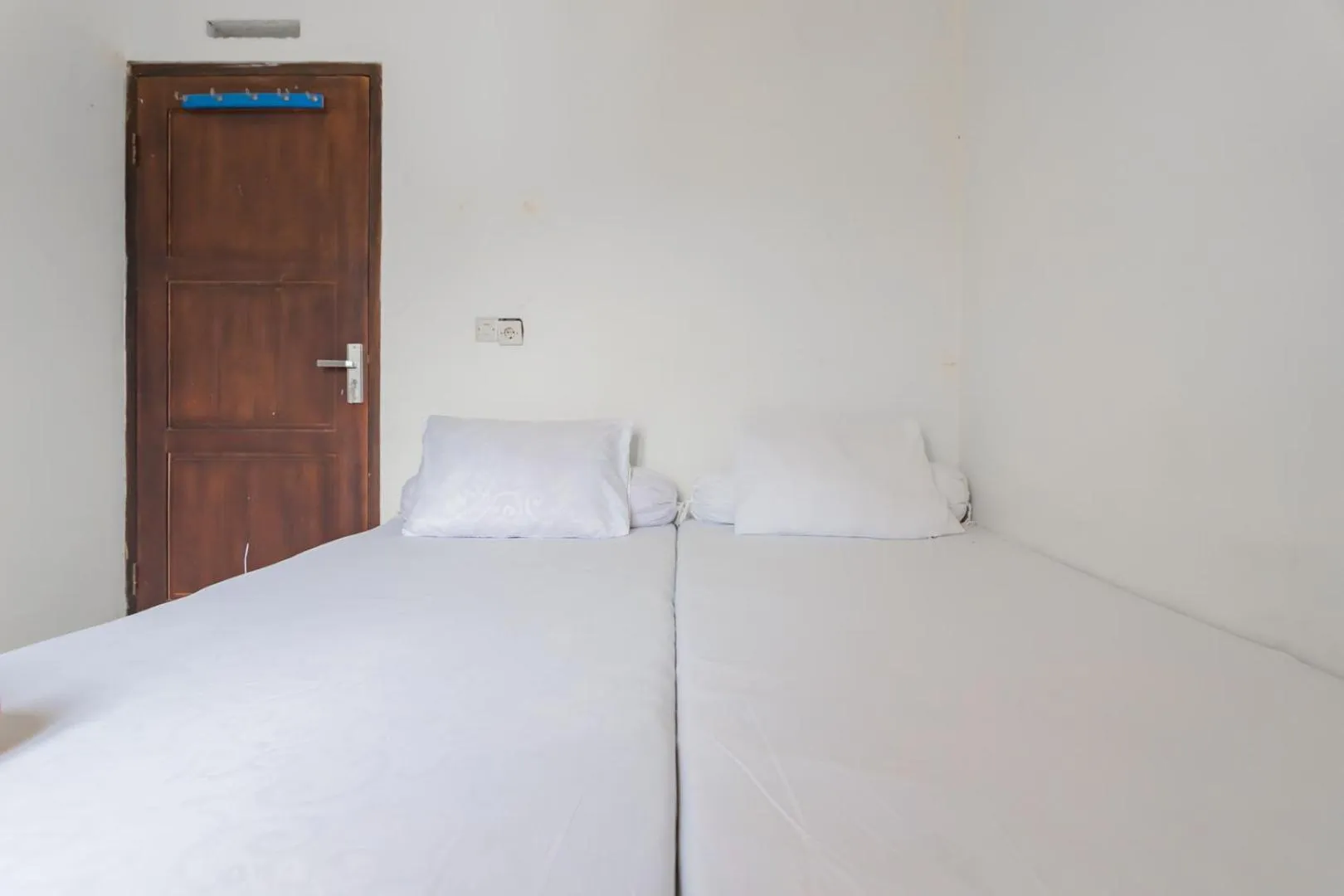 Bedroom, Bed in Small Homestay Syariah Sikembar Ciwidey Mitra RedDoorz