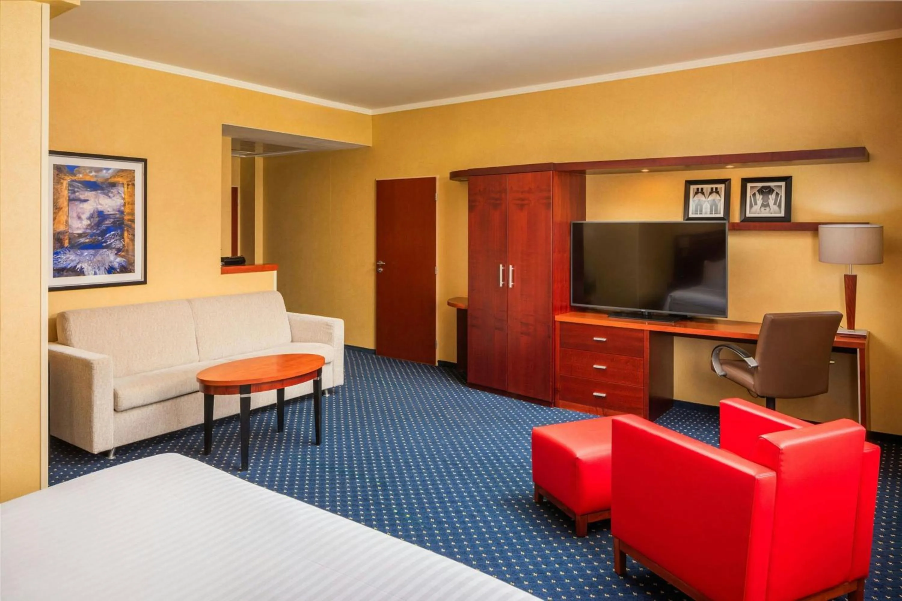 Photo of the whole room, Bed in Courtyard by Marriott Prague City