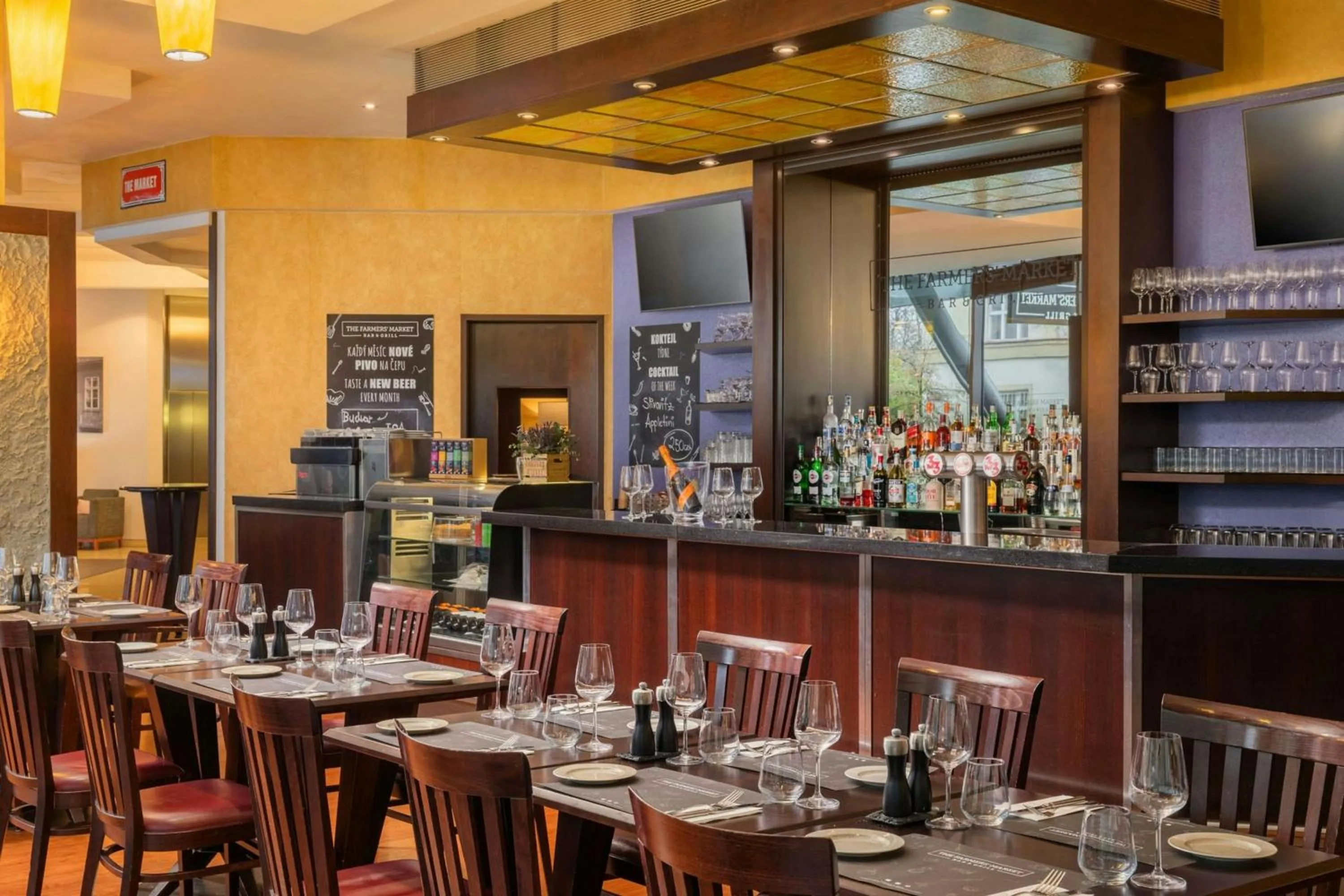 Lounge or bar in Courtyard by Marriott Prague City