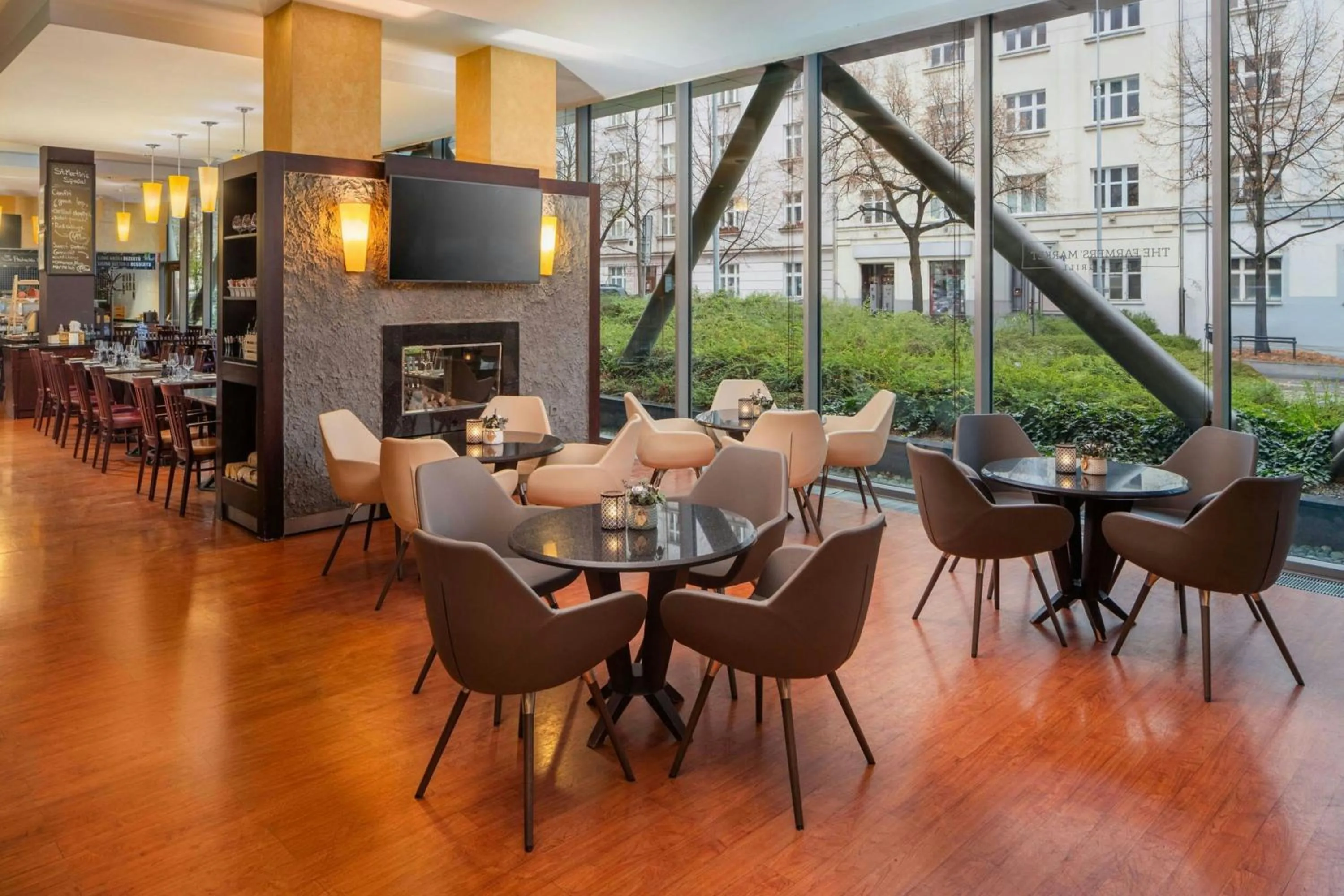 Restaurant/places to eat in Courtyard by Marriott Prague City