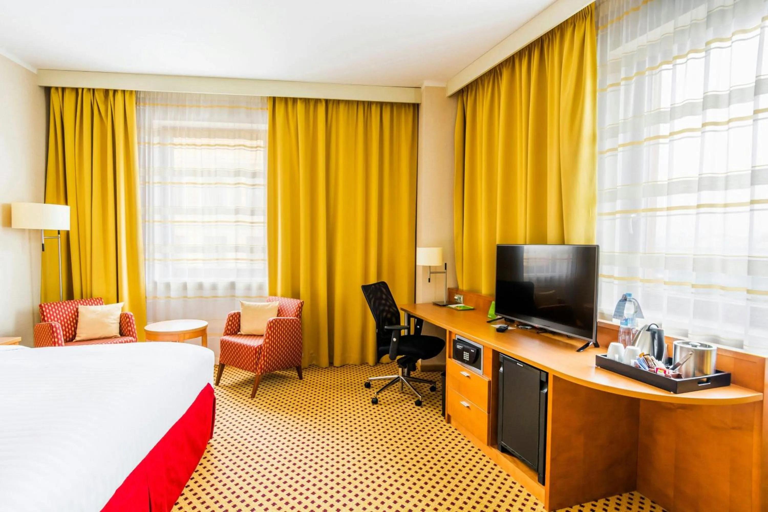 Photo of the whole room, Bed in Courtyard by Marriott Pilsen