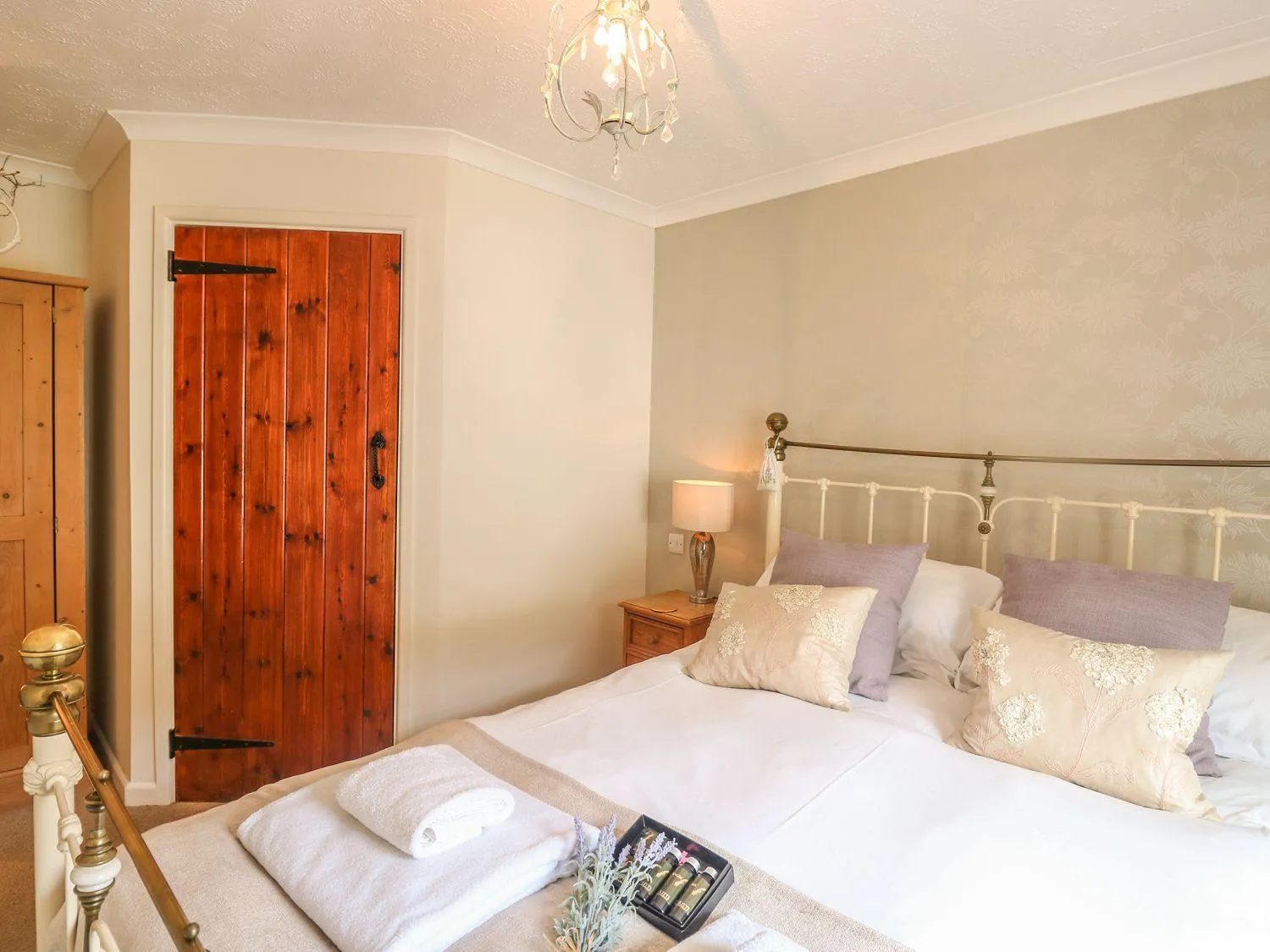 Bed in Olde Carpenters Cottage