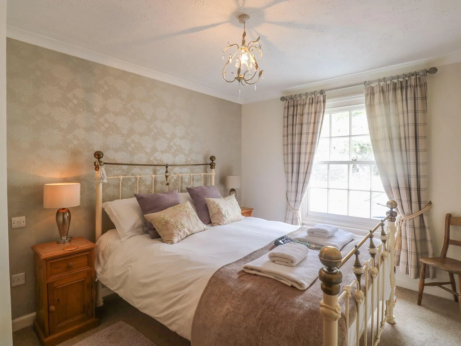 Bed in Olde Carpenters Cottage