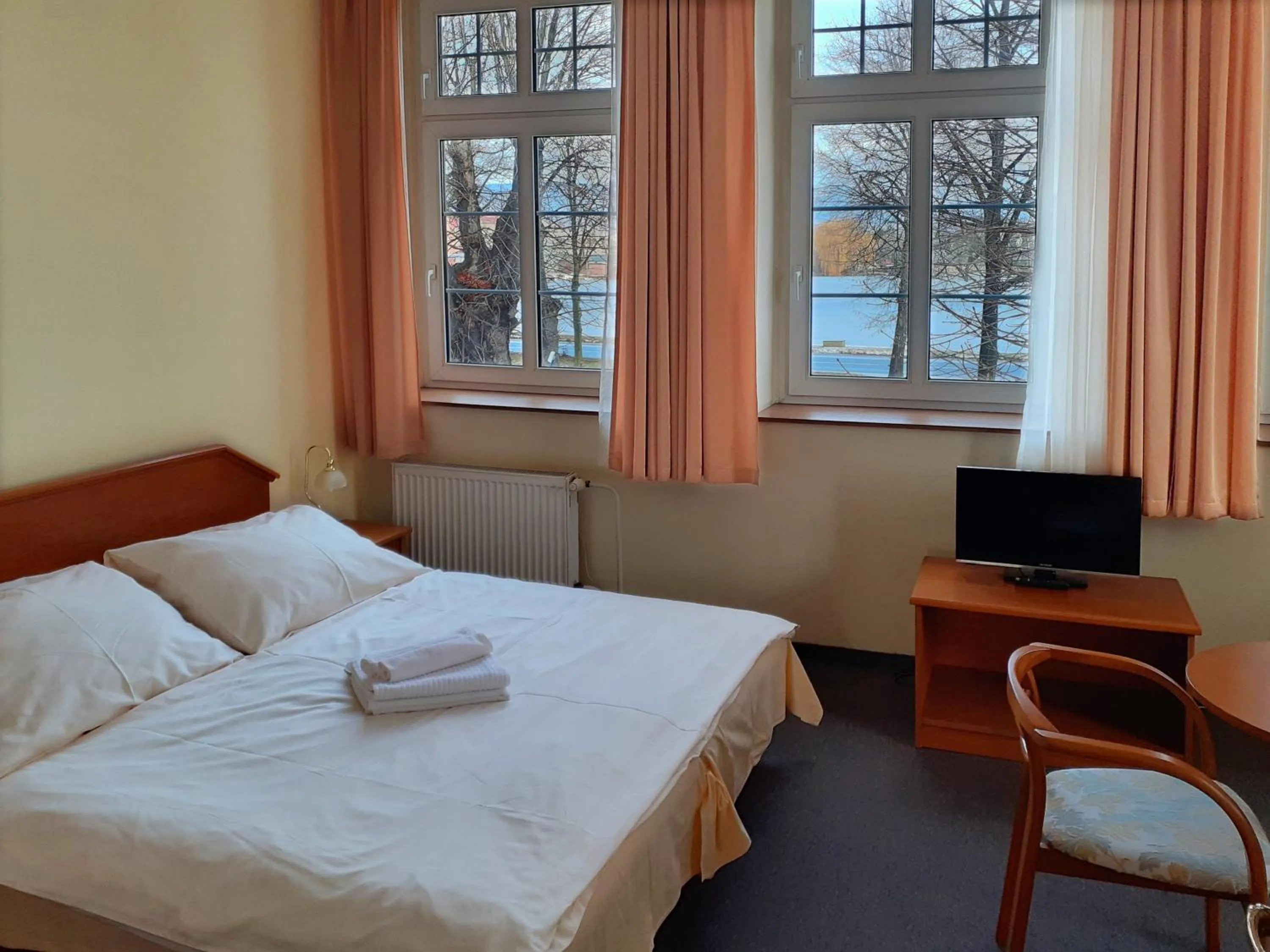 View (from property/room), Bed in Hotel Casanova