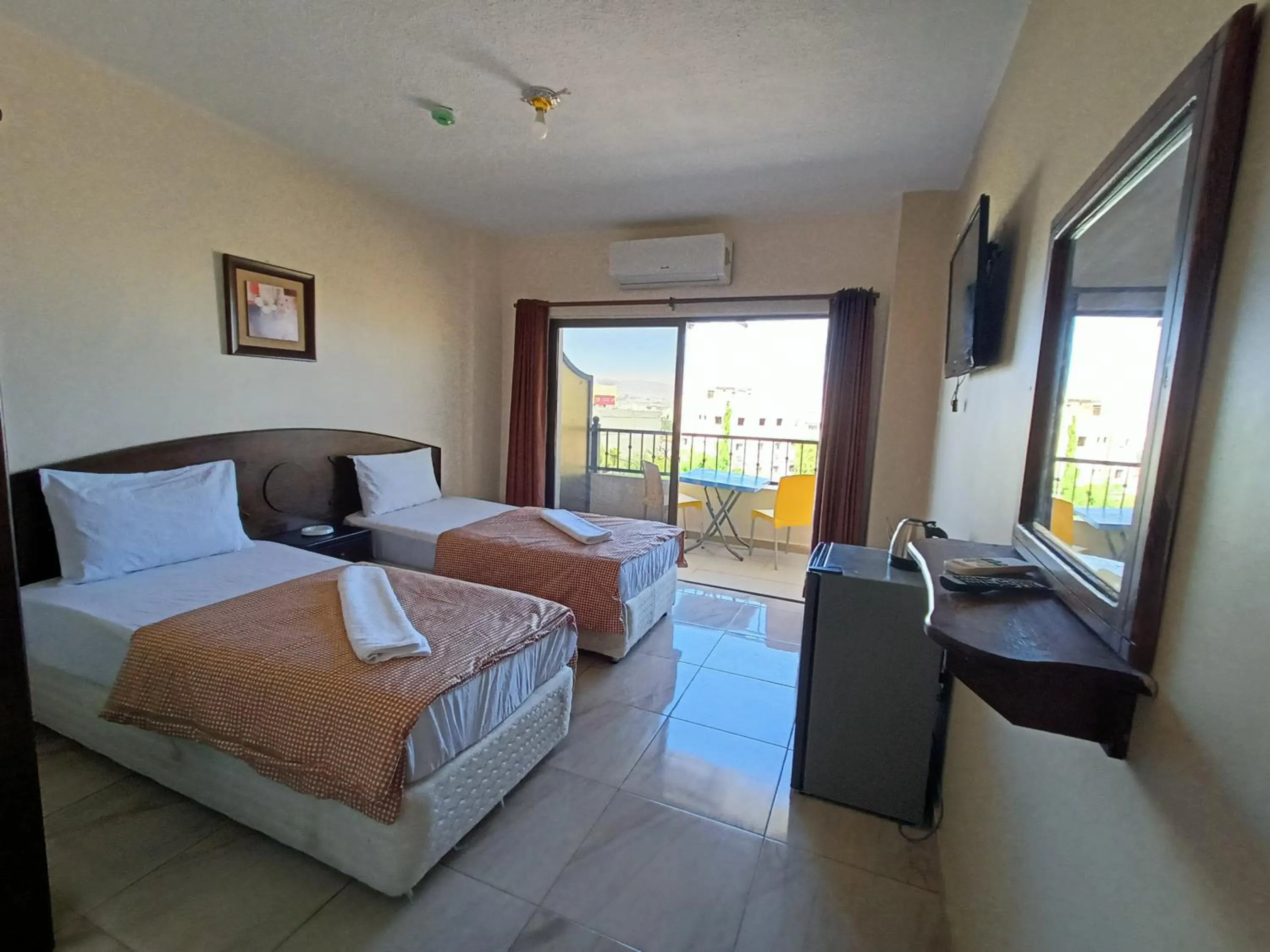 Shower, Bed in Baraka Al Aqaba Hotel Suites