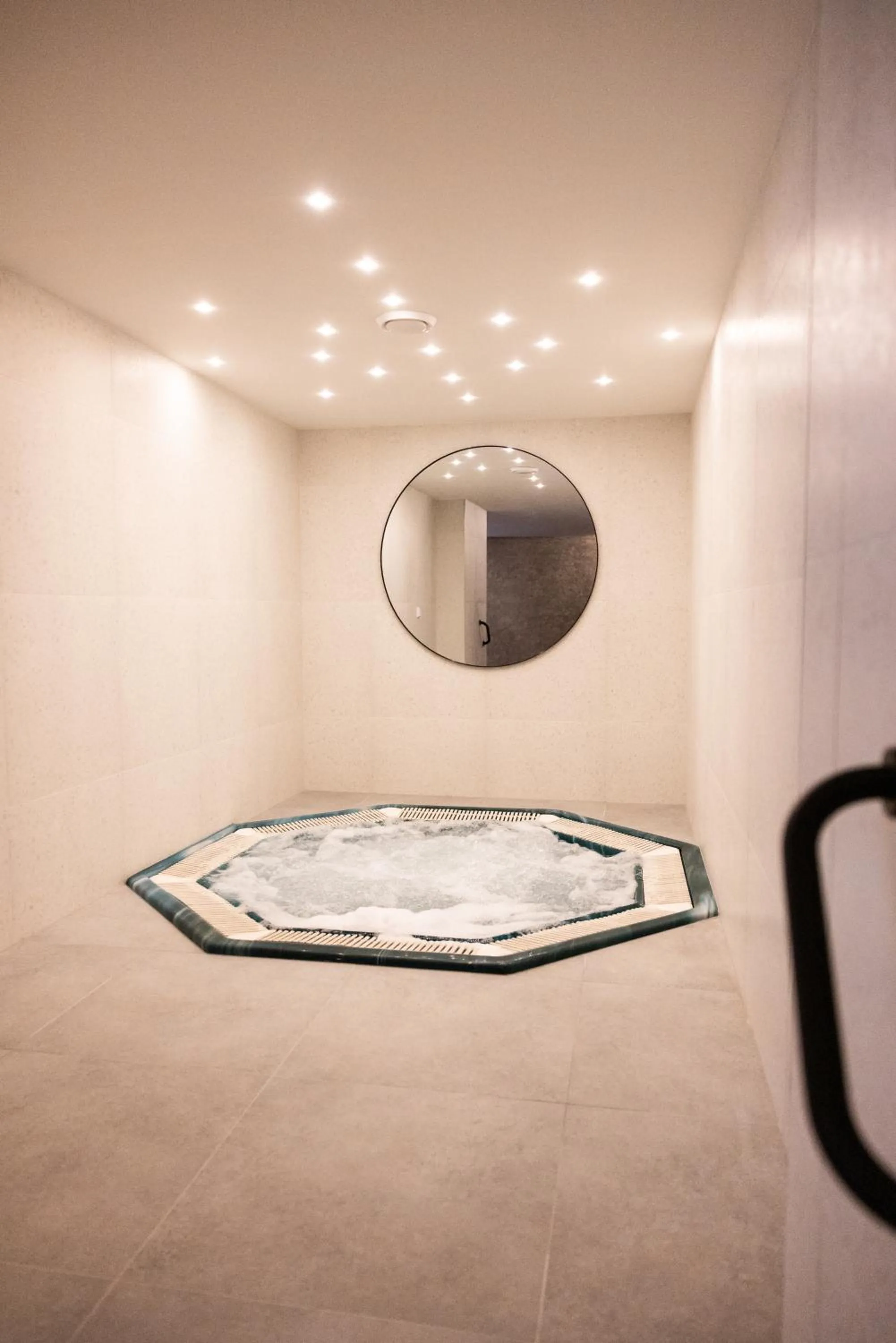 Hot Tub in Hotel Sněžka