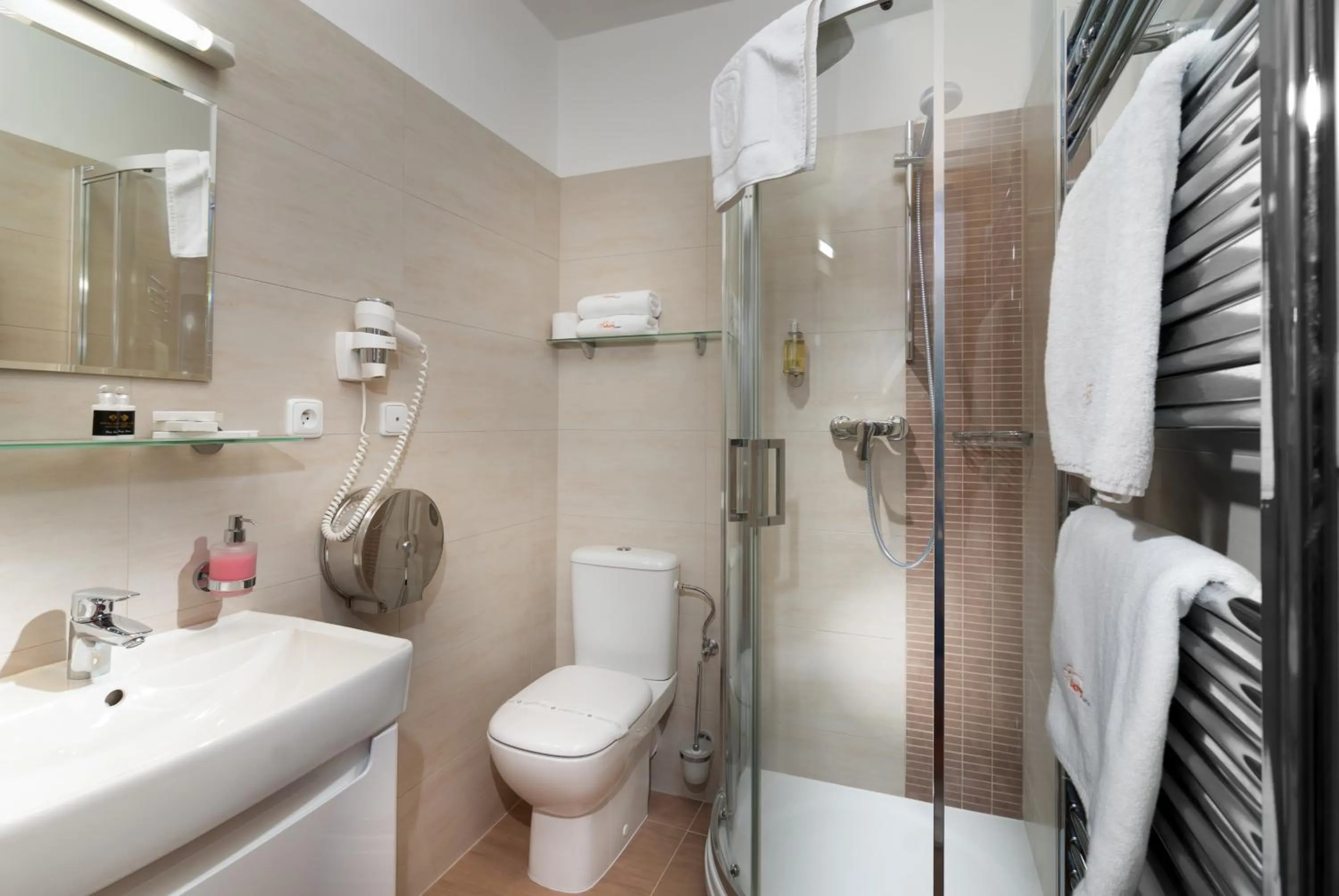 Shower in Hotel Sněžka