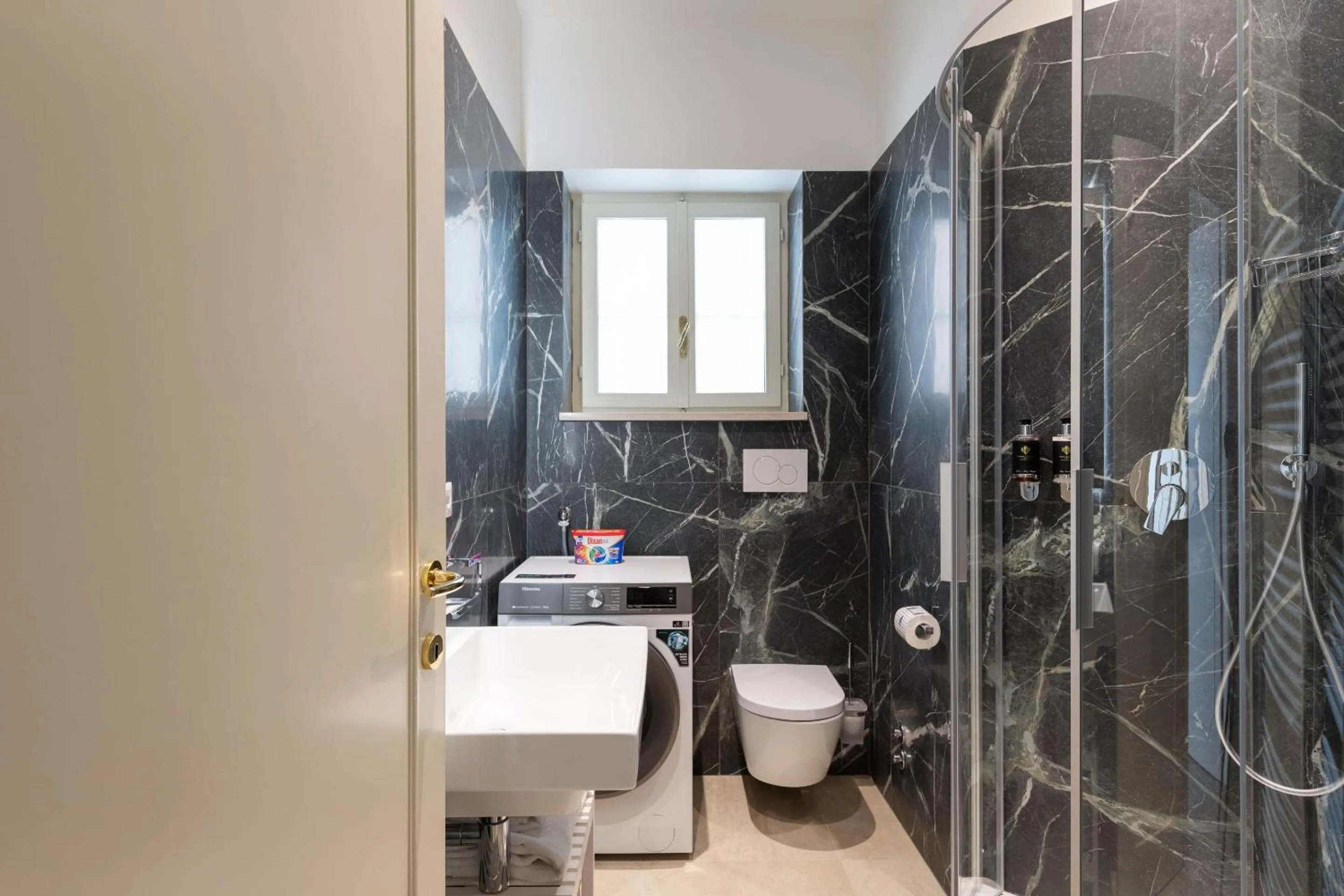 Bathroom in Heart Milan Apartments Sforza Duomo
