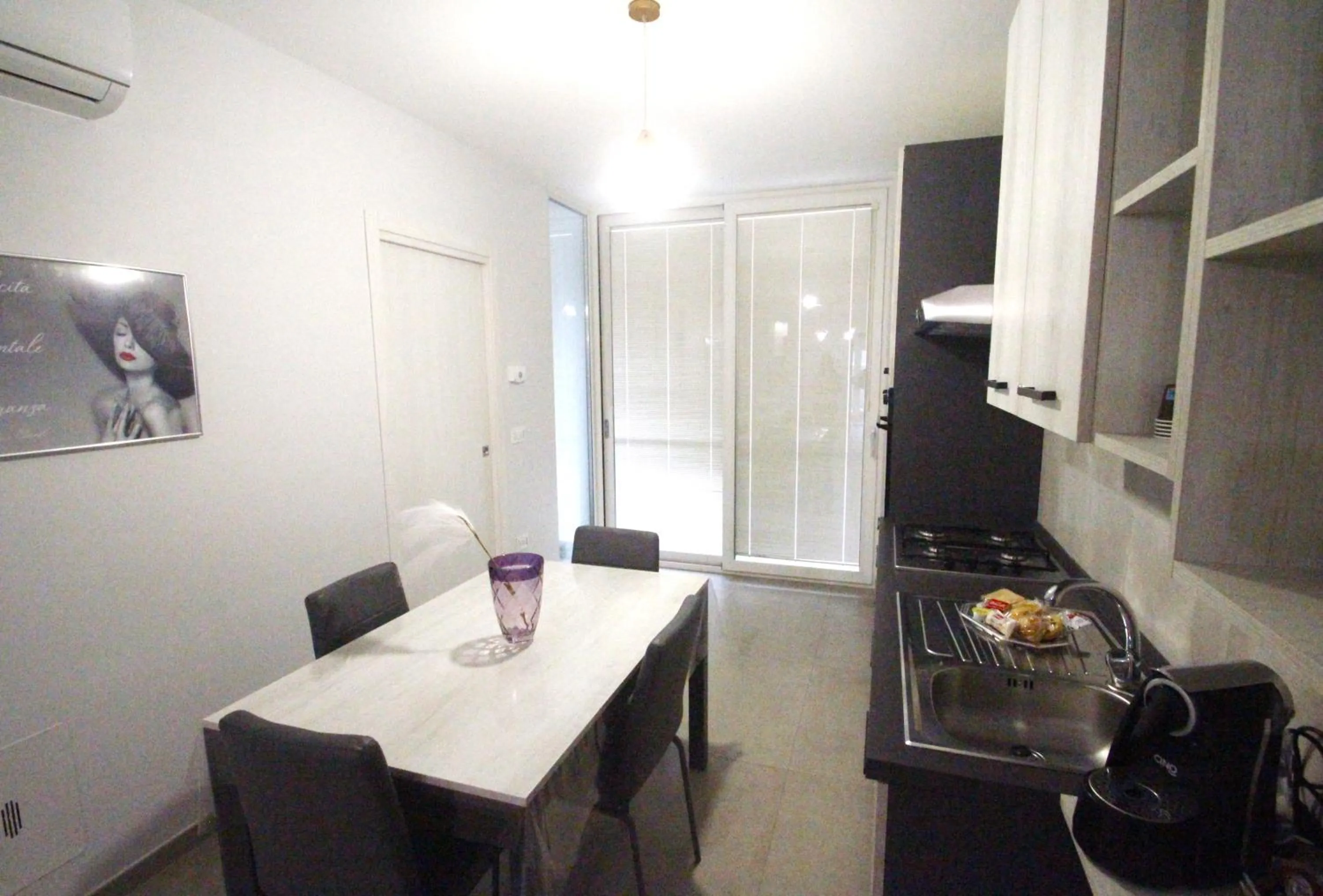 Dining area in B&B Elles con parcheggio interno