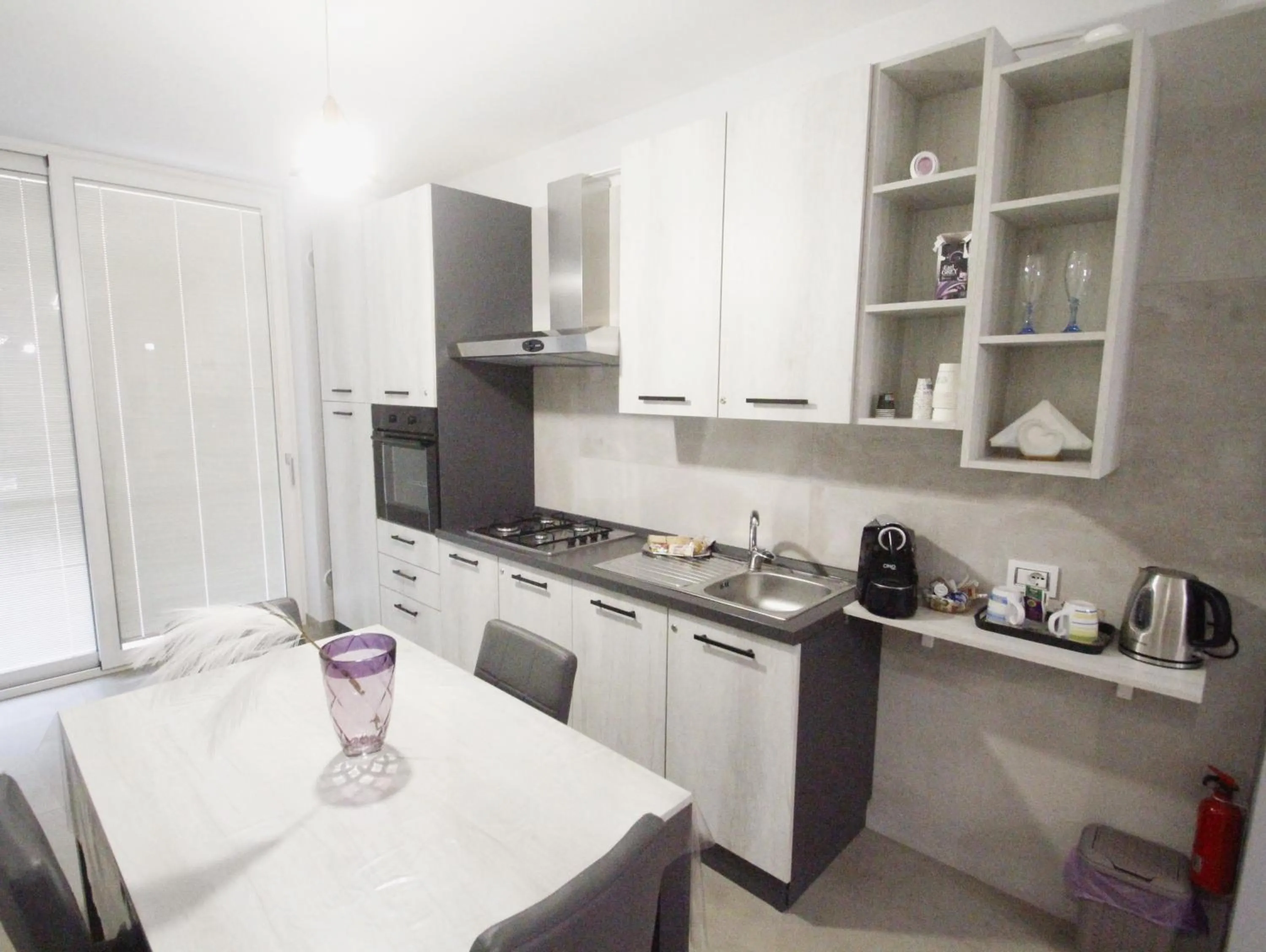 Kitchen or kitchenette in B&B Elles con parcheggio interno