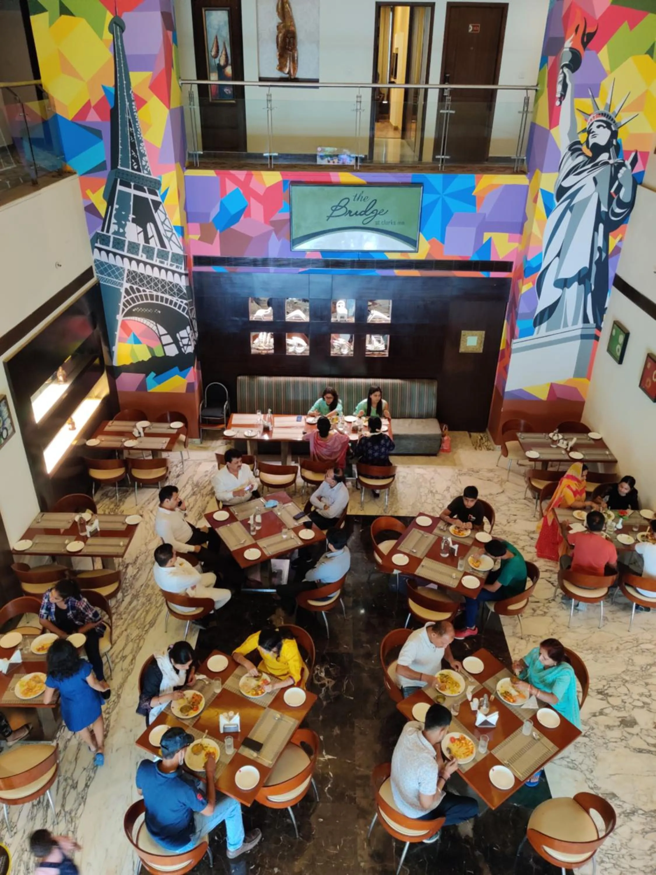 Restaurant/places to eat in Hotel DS Clarks Inn Gurgaon