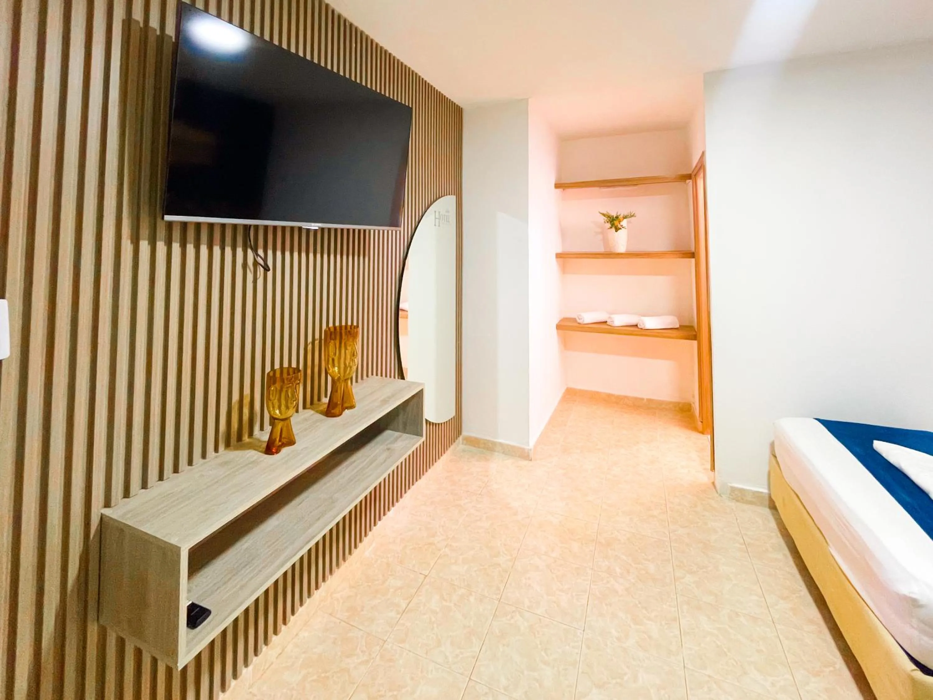 TV and multimedia, Bed in Hotel Caribe Real Inn