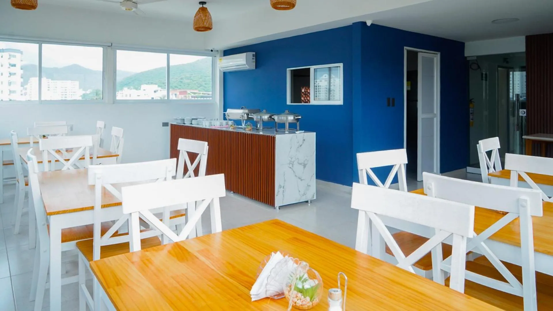 Dining area in Hotel Caribe Real Inn